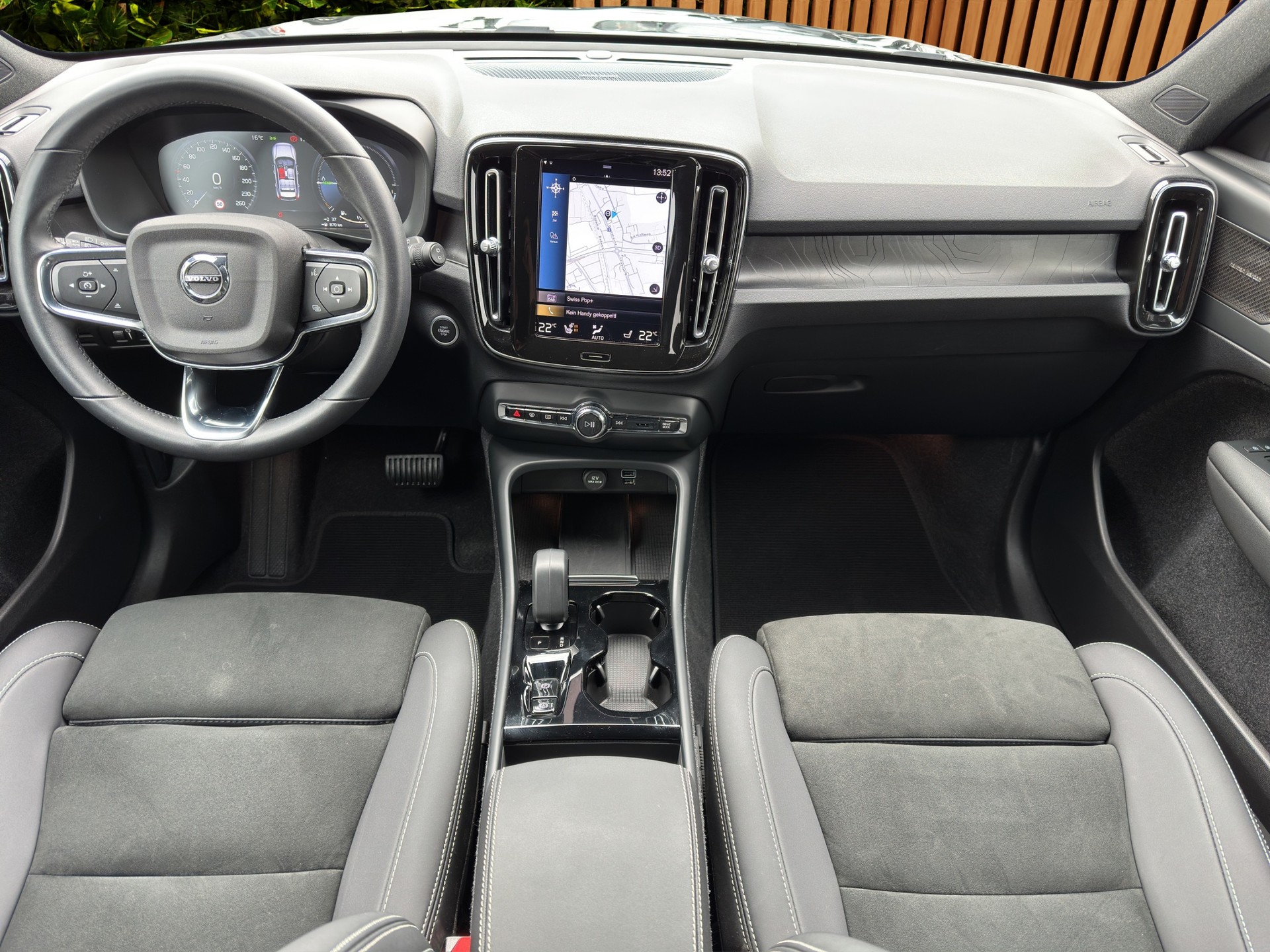 VOLVO XC40 1.5 T5 PiH Plus Dark-image-9