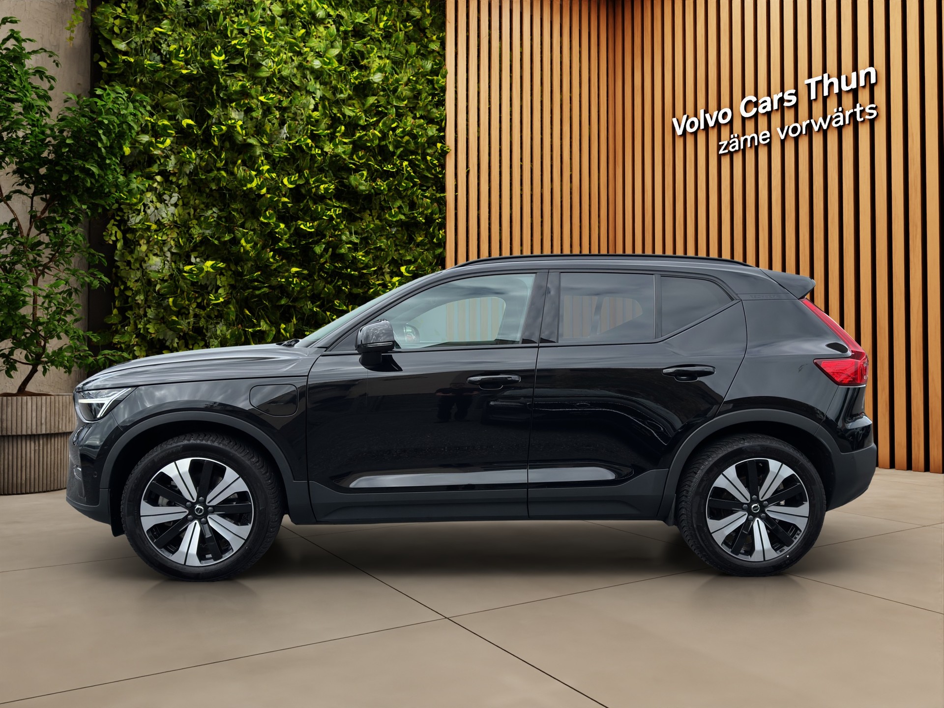 VOLVO XC40 1.5 T5 PiH Plus Dark-image-4