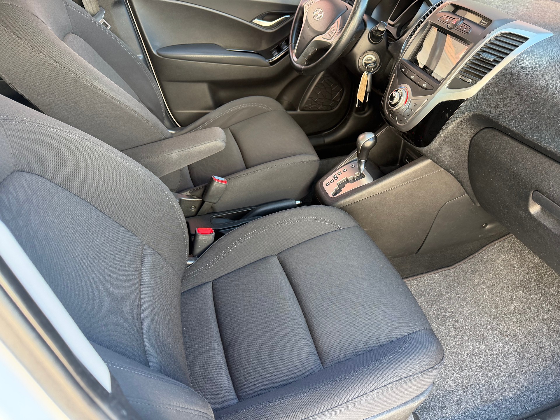 HYUNDAI iX20 1.6 Premium Automatic-image-10