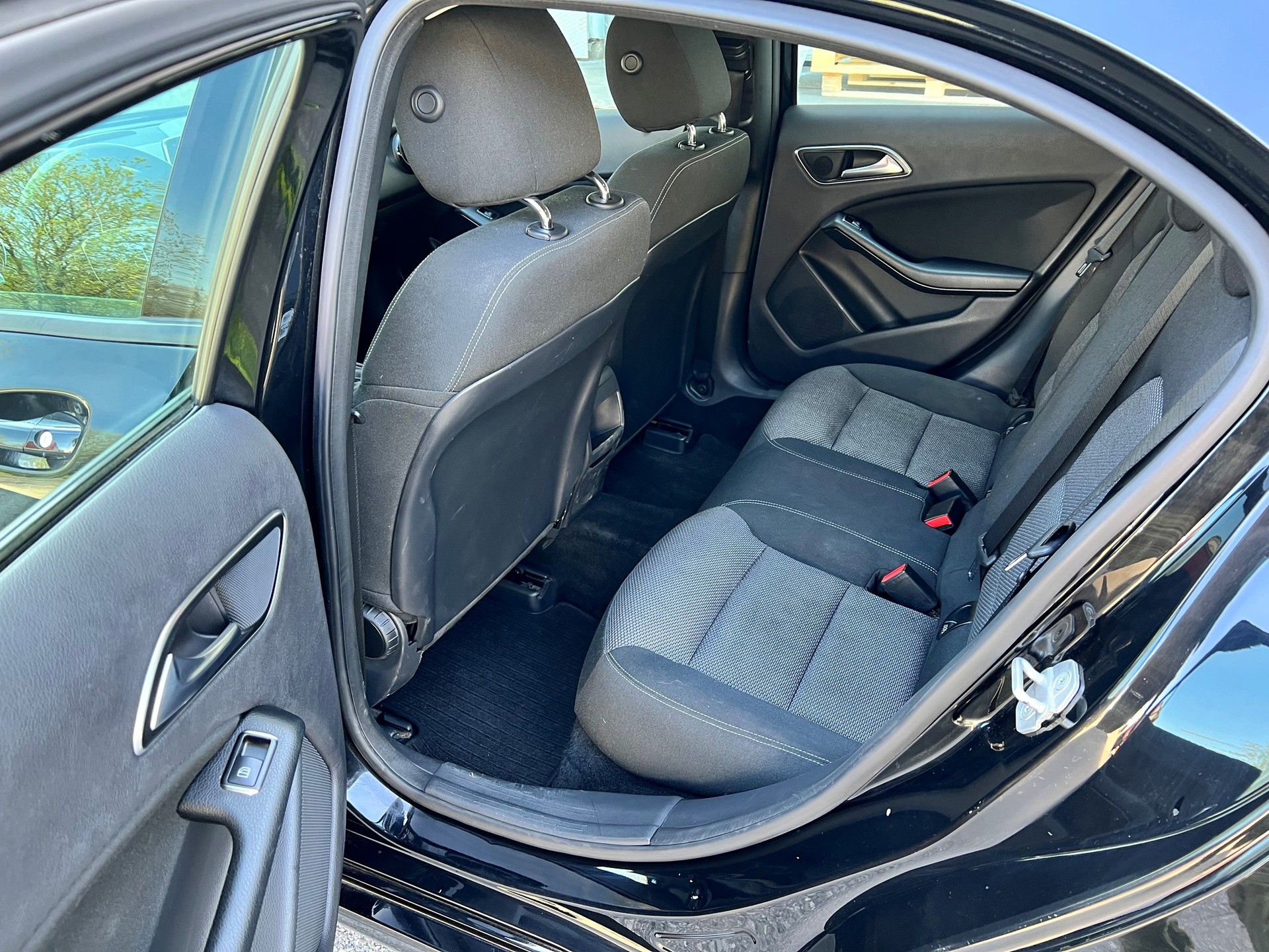 MERCEDES-BENZ A 180 CDI BlueEfficiency Edition-image-8