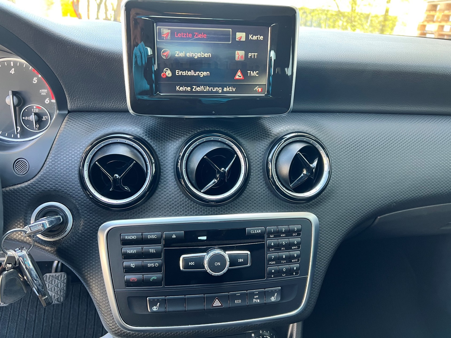 MERCEDES-BENZ A 180 CDI BlueEfficiency Edition-image-12