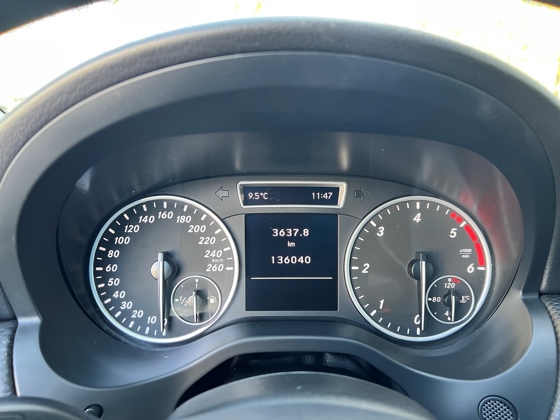 MERCEDES-BENZ A 180 CDI BlueEfficiency Edition-image-14