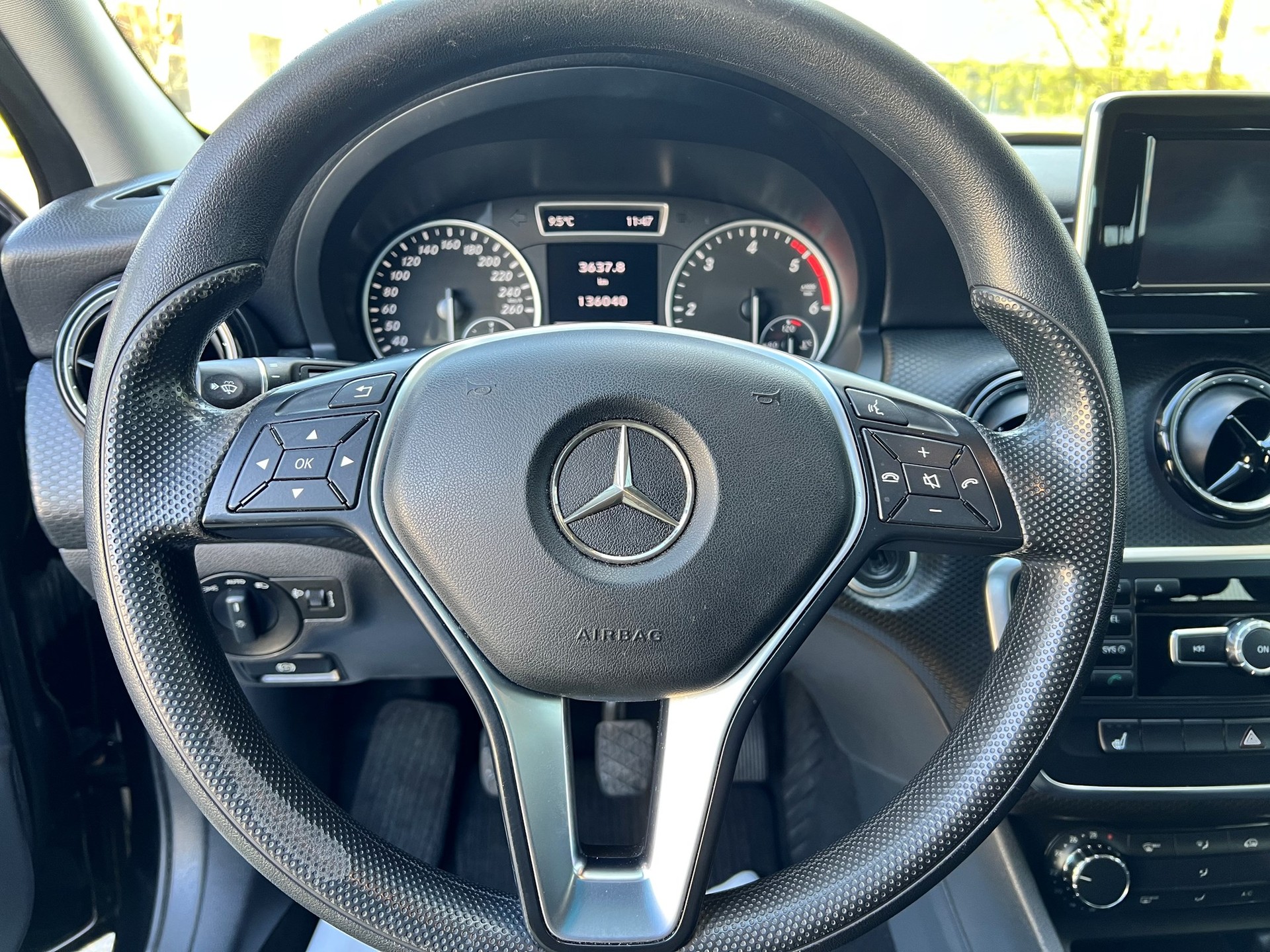 MERCEDES-BENZ A 180 CDI BlueEfficiency Edition-image-13