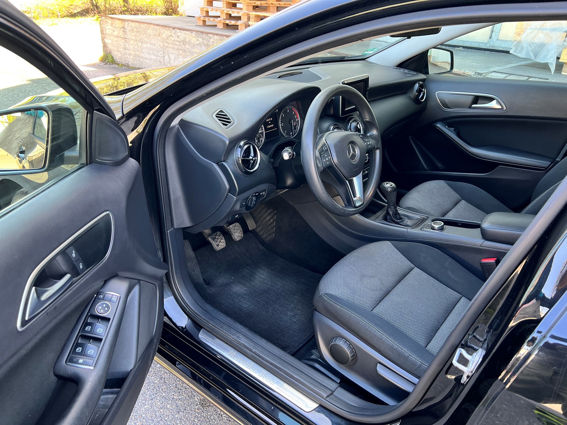 MERCEDES-BENZ A 180 CDI BlueEfficiency Edition-image-7