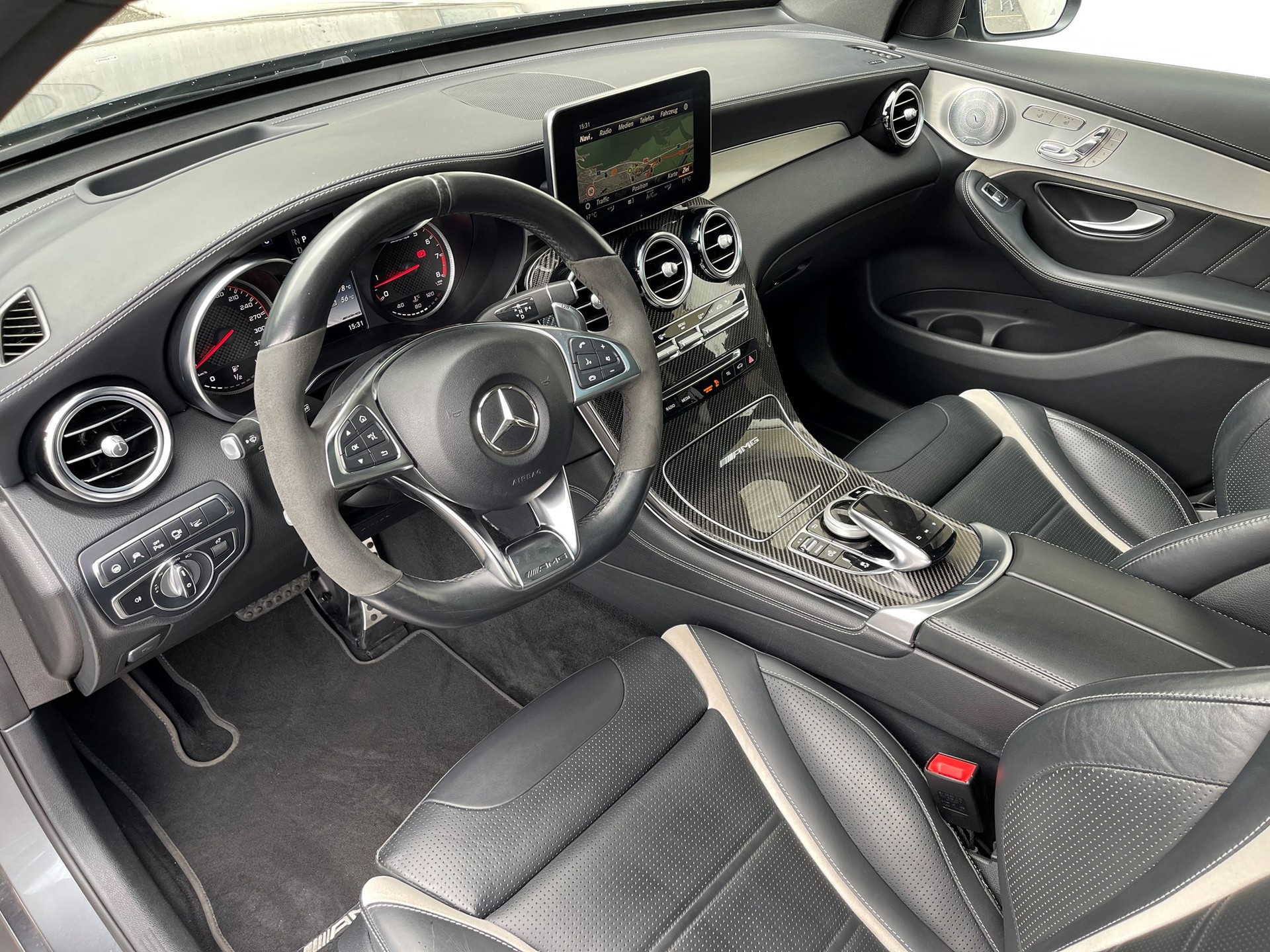 MERCEDES-BENZ GLC 63 S AMG 4Matic+ 9G-Tronic-image-10