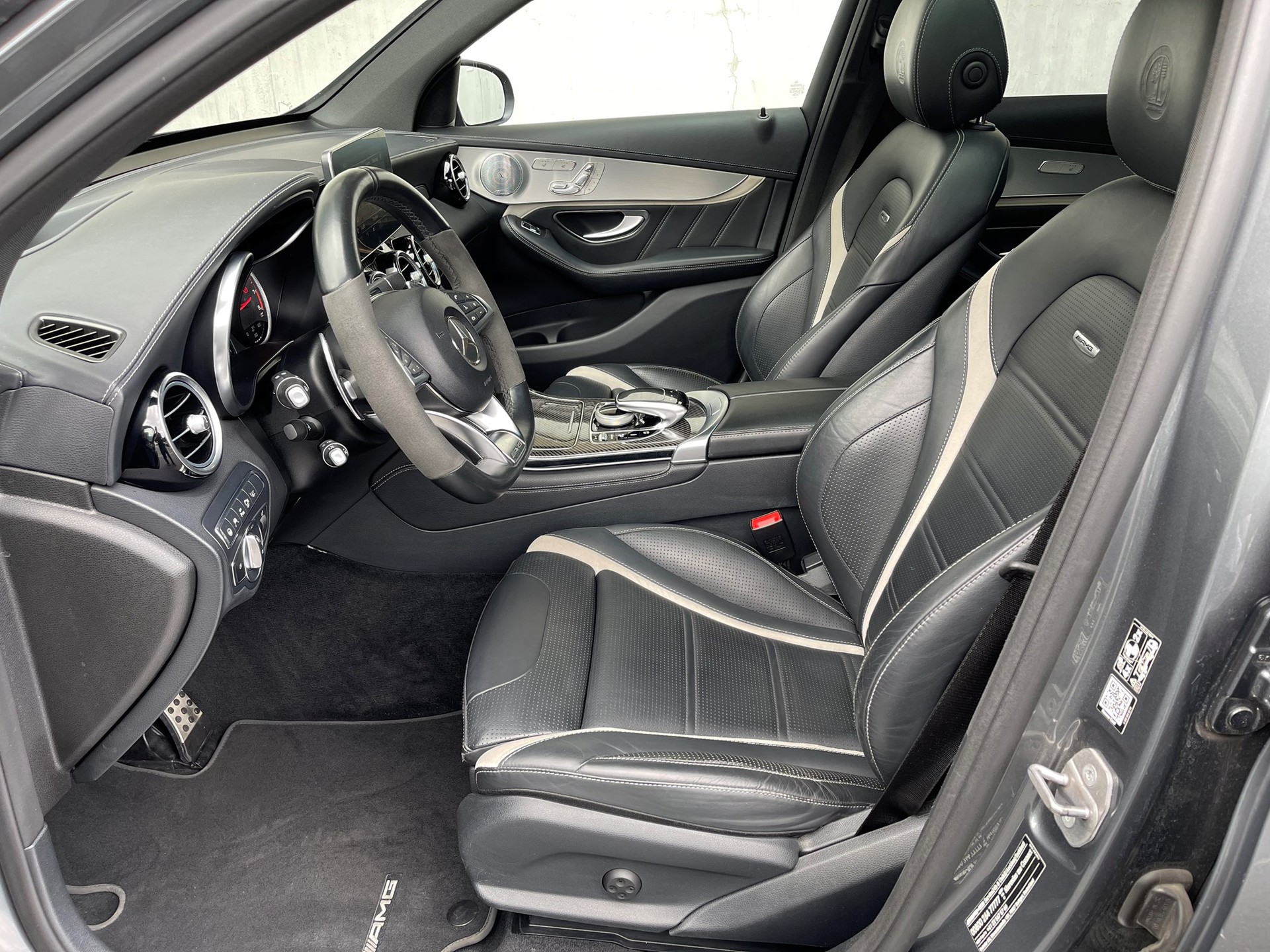MERCEDES-BENZ GLC 63 S AMG 4Matic+ 9G-Tronic-image-9