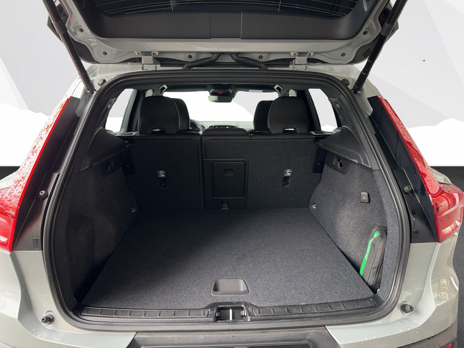 VOLVO XC40 1.5 T4 PiH Plus Dark-image-14
