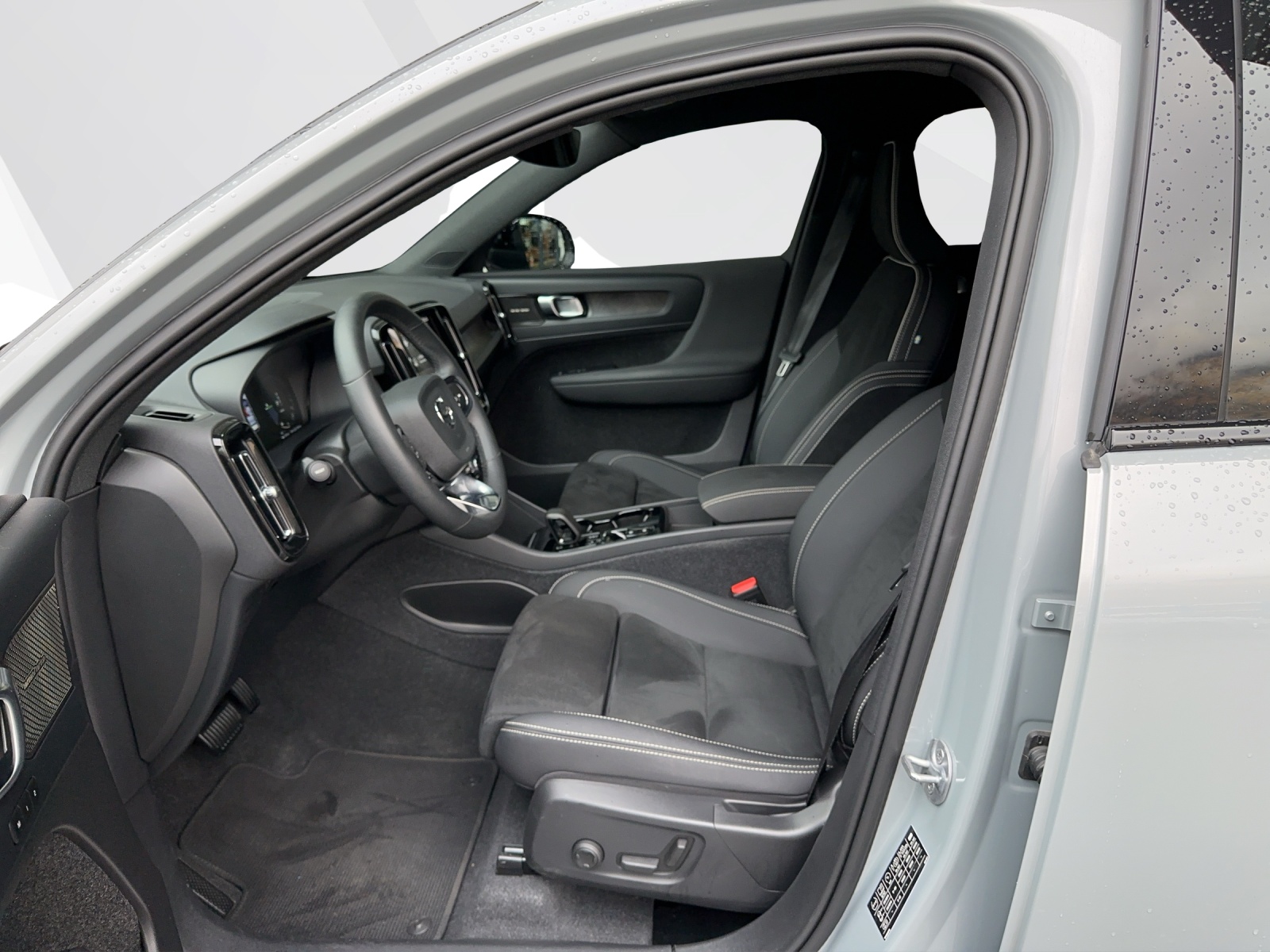 VOLVO XC40 1.5 T4 PiH Plus Dark-image-8