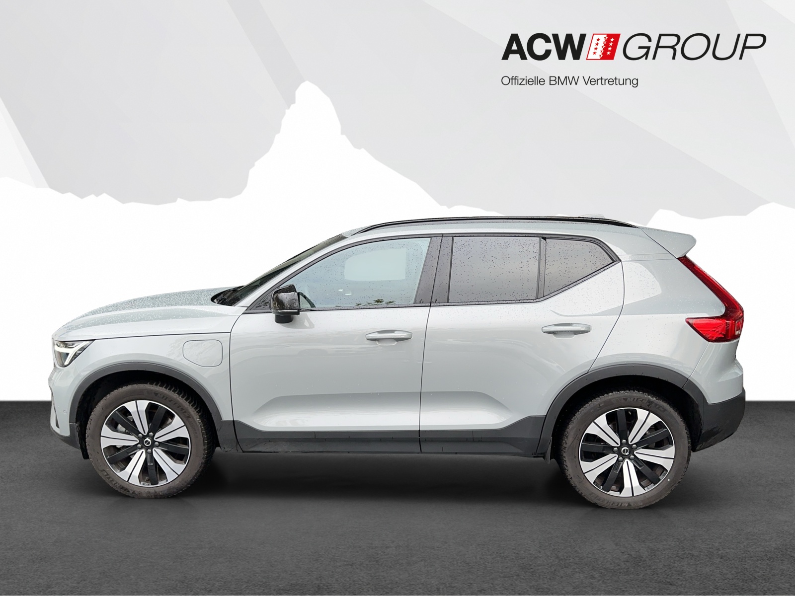 VOLVO XC40 1.5 T4 PiH Plus Dark-image-1