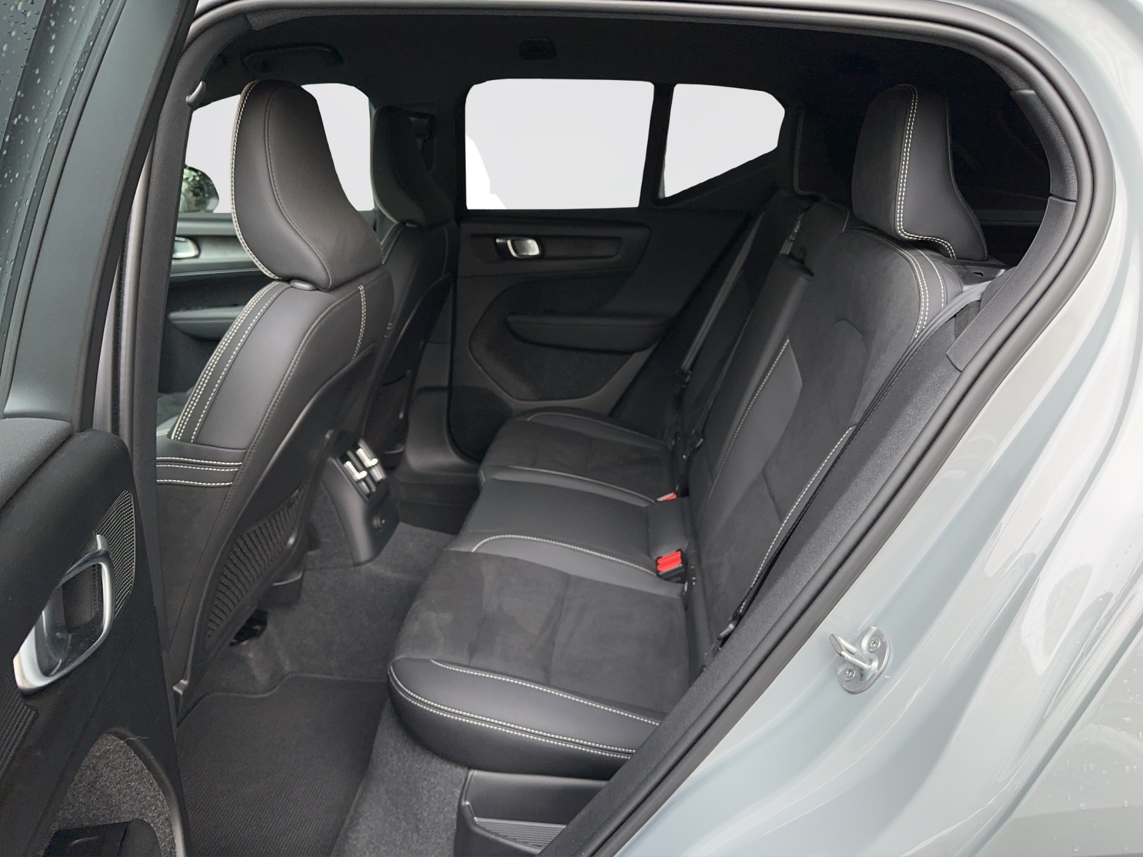 VOLVO XC40 1.5 T4 PiH Plus Dark-image-13