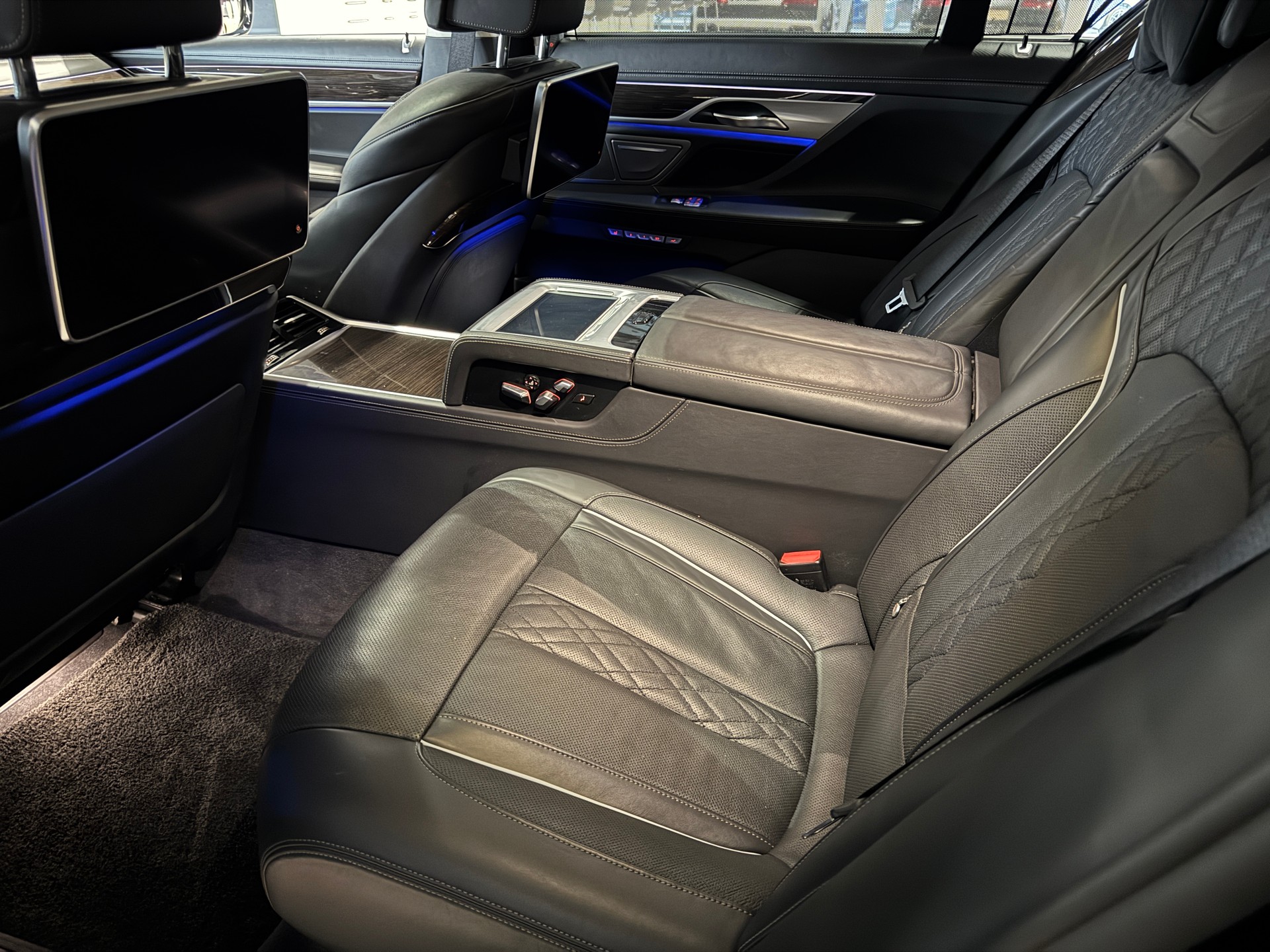 BMW 750Li xDrive 4 Sitzer Langversion-image-15