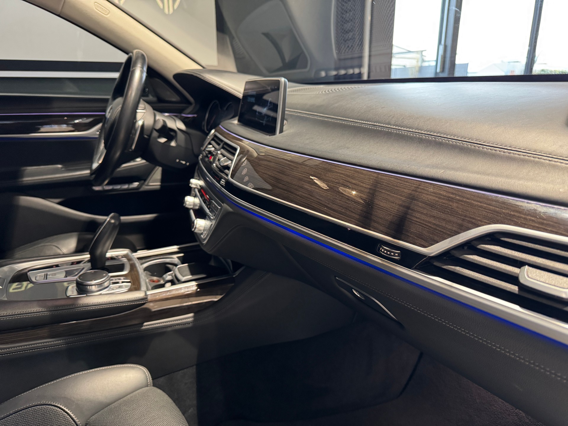 BMW 750Li xDrive 4 Sitzer Langversion-image-11