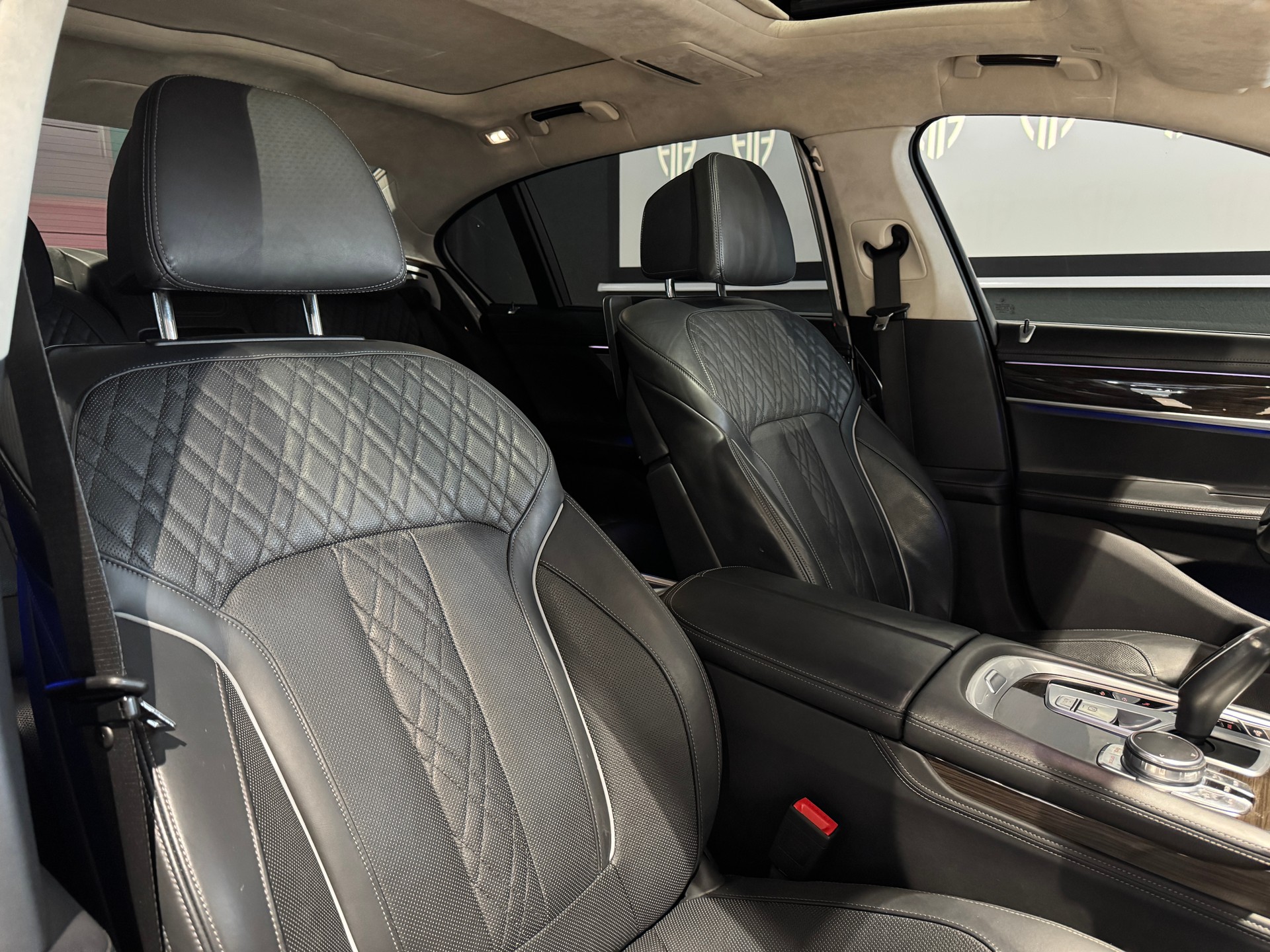 BMW 750Li xDrive 4 Sitzer Langversion-image-13