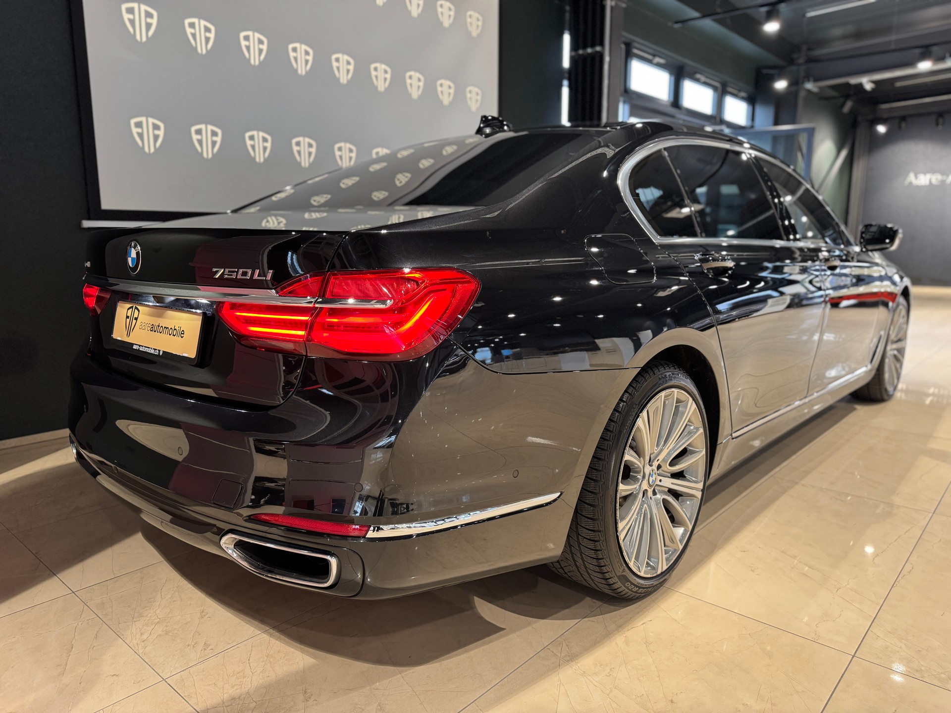 BMW 750Li xDrive 4 Sitzer Langversion-image-2