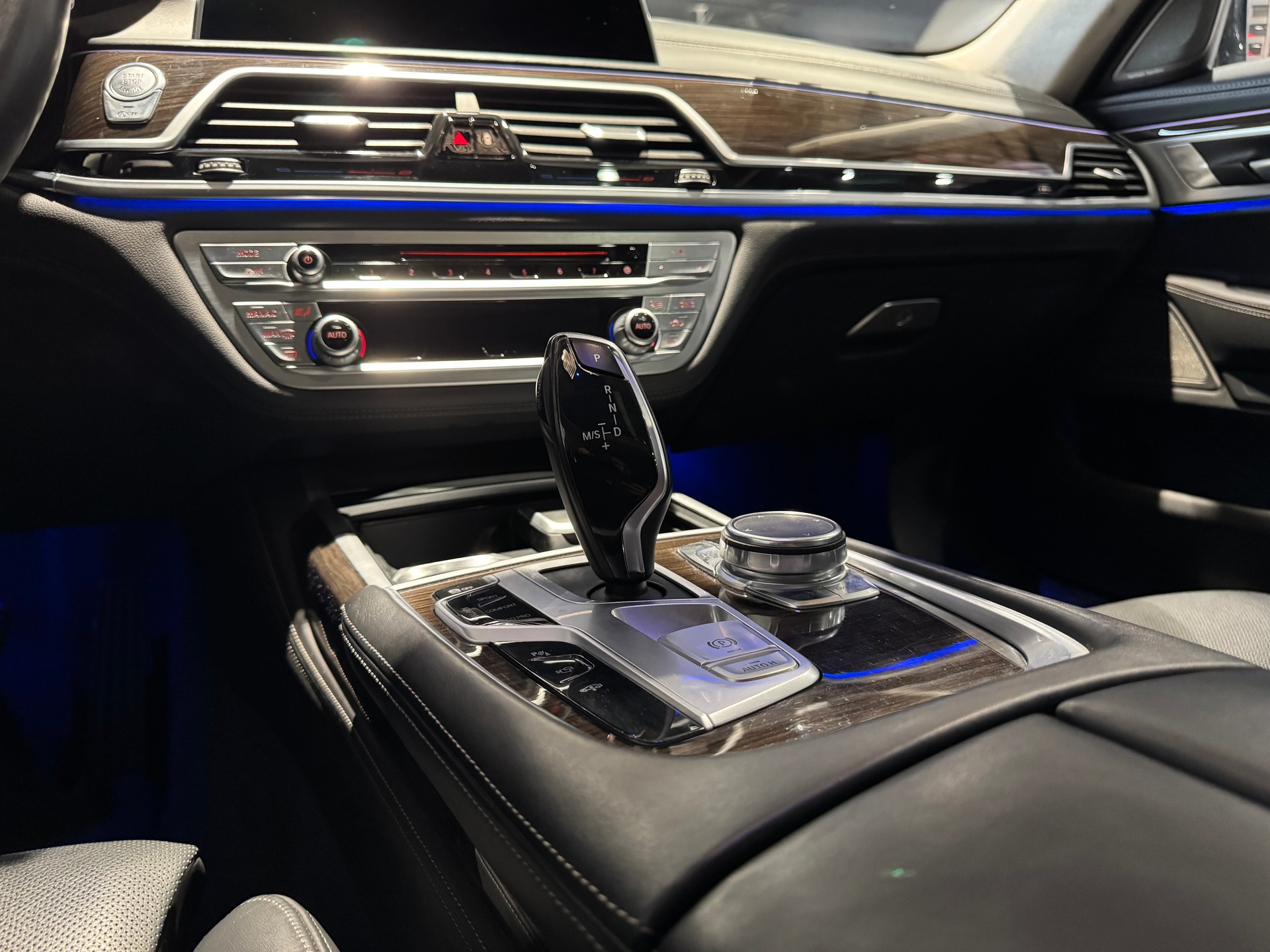 BMW 750Li xDrive 4 Sitzer Langversion-image-12