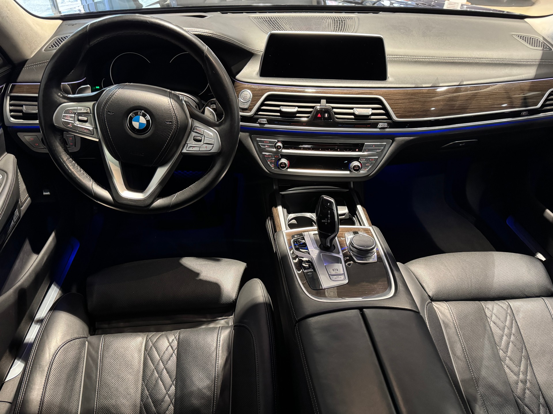 BMW 750Li xDrive 4 Sitzer Langversion-image-8