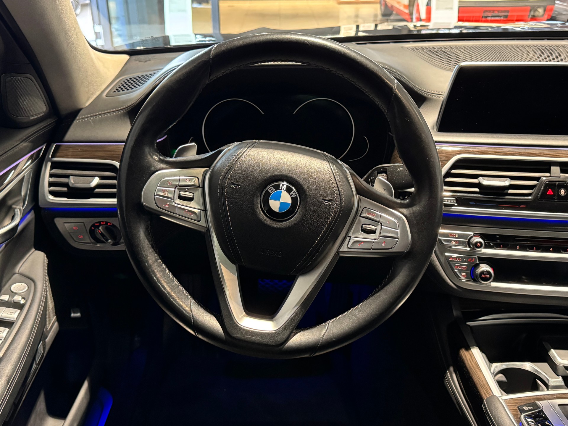 BMW 750Li xDrive 4 Sitzer Langversion-image-9
