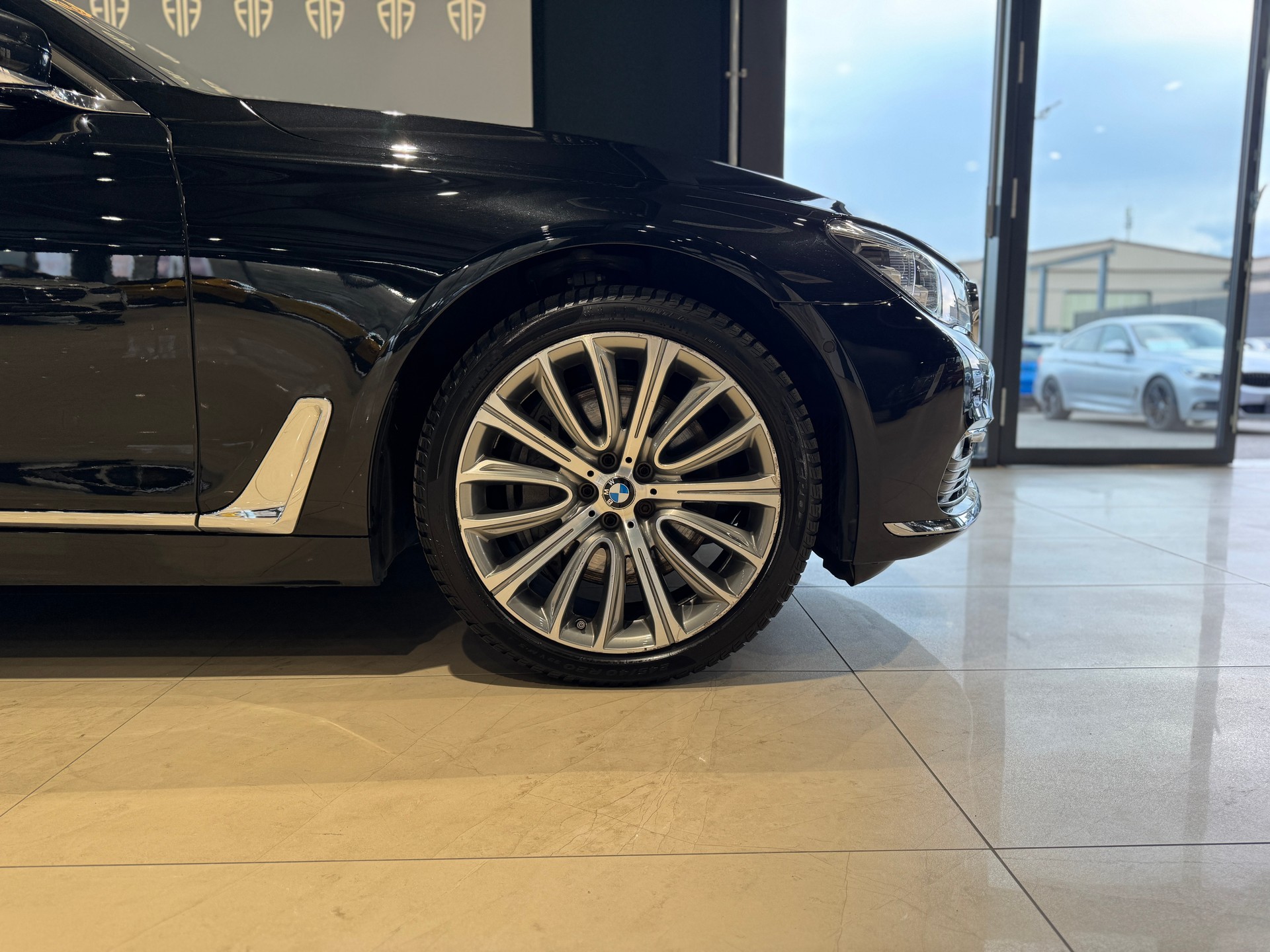 BMW 750Li xDrive 4 Sitzer Langversion-image-6