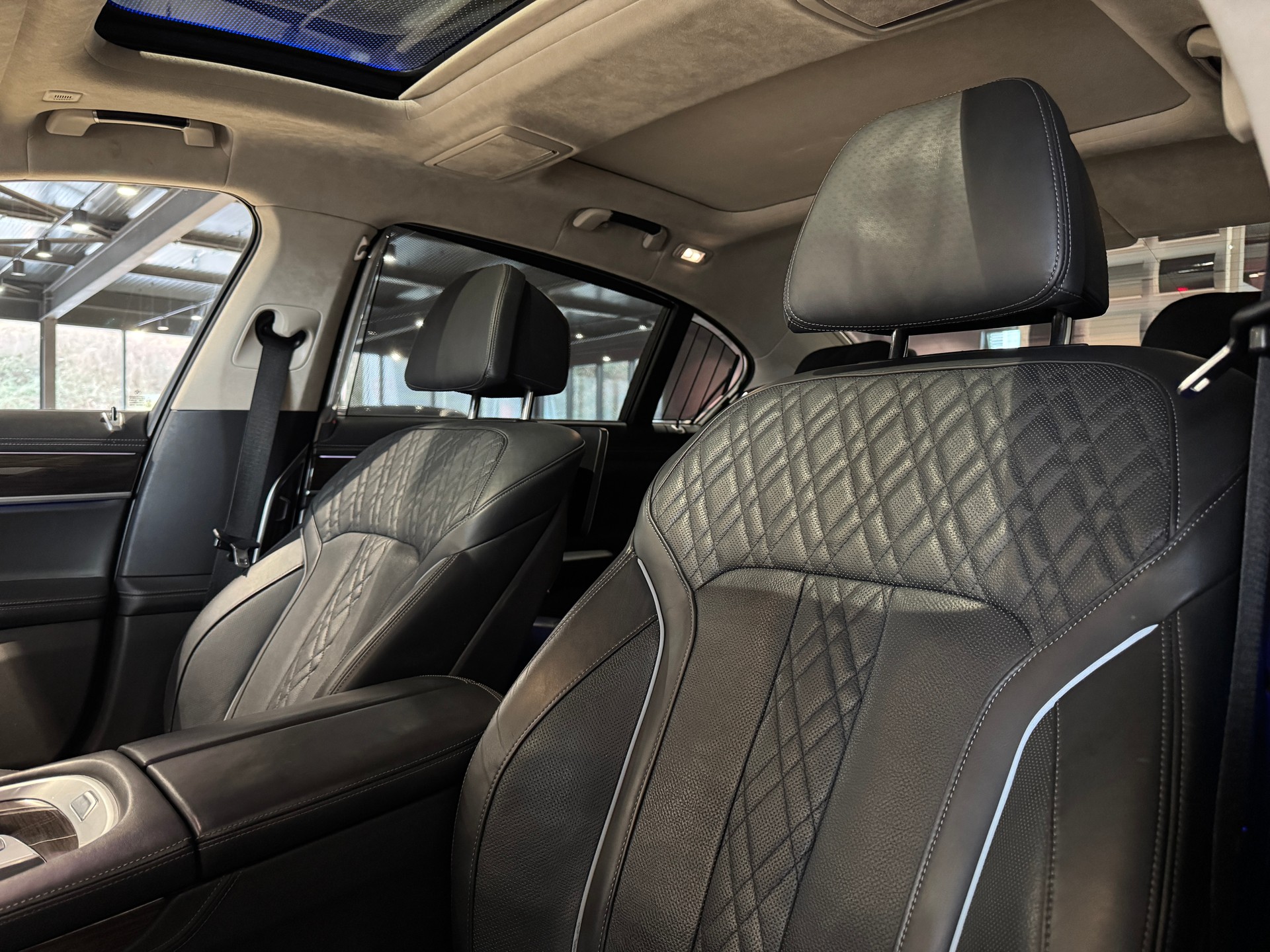 BMW 750Li xDrive 4 Sitzer Langversion-image-7