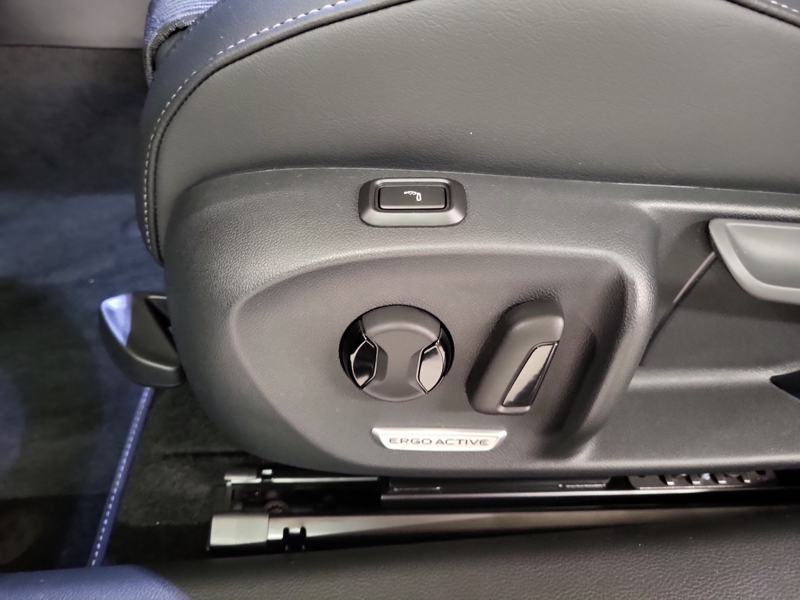VW Passat Variant 2.0 TSI R-Line DSG 4moti-image-13