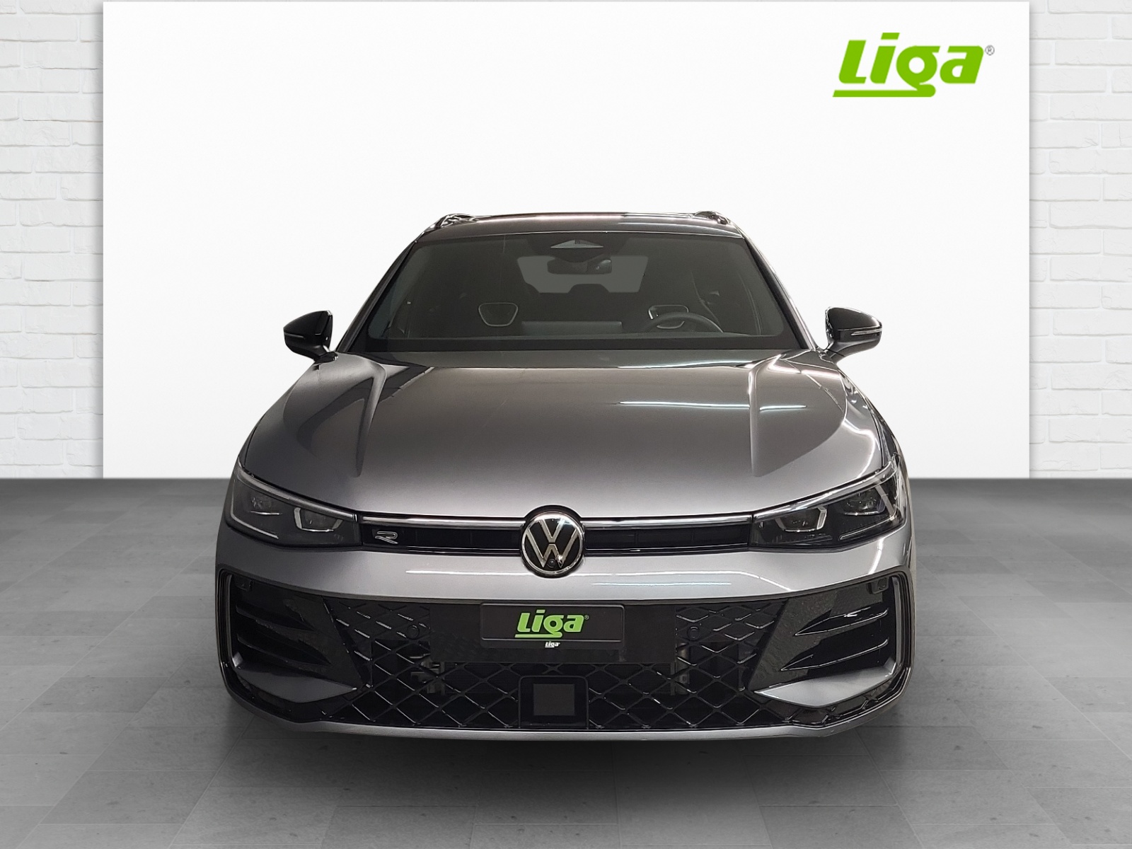 VW Passat Variant 2.0 TSI R-Line DSG 4moti-image-1