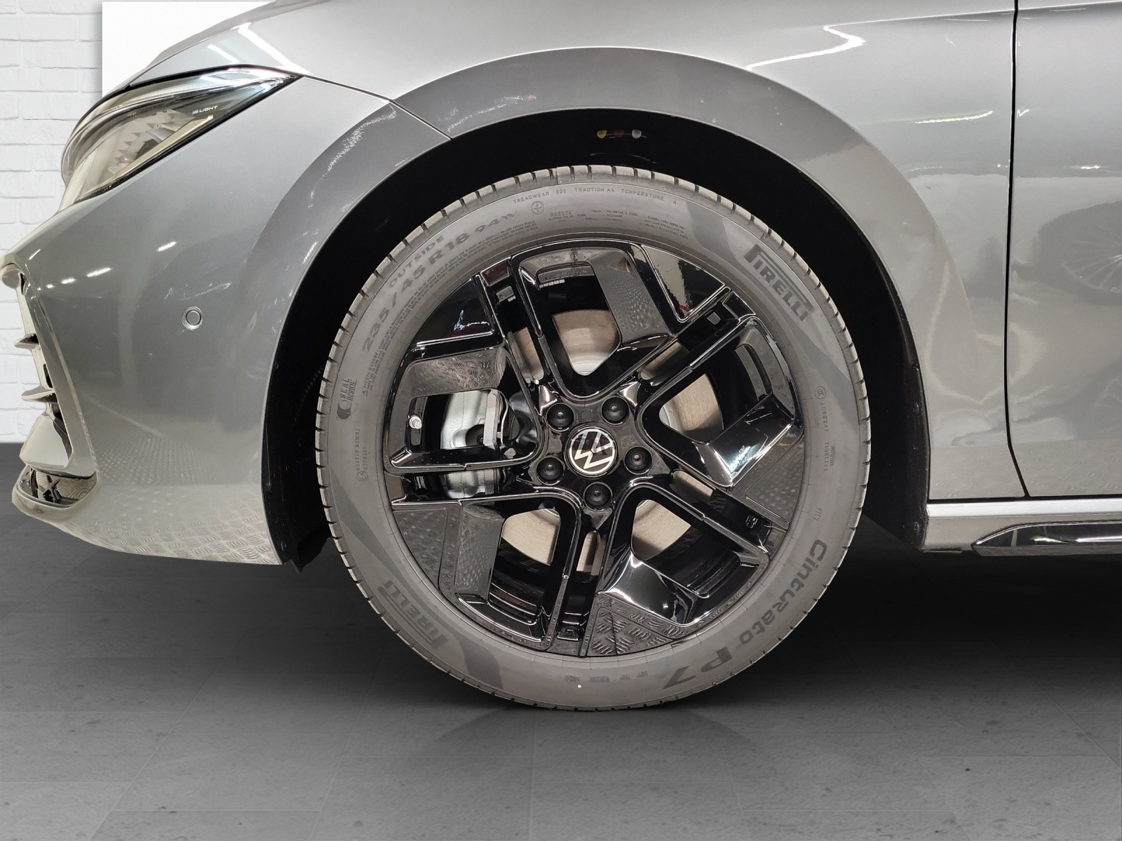 VW Passat Variant 2.0 TSI R-Line DSG 4moti-image-4