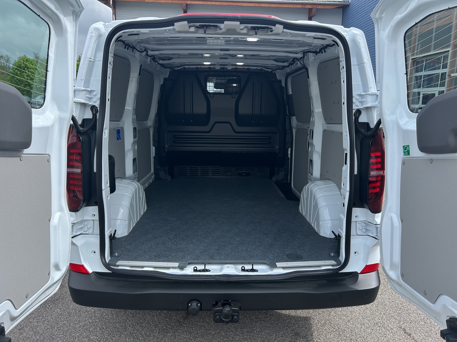 VW Transporter Kastenwagen-image-9