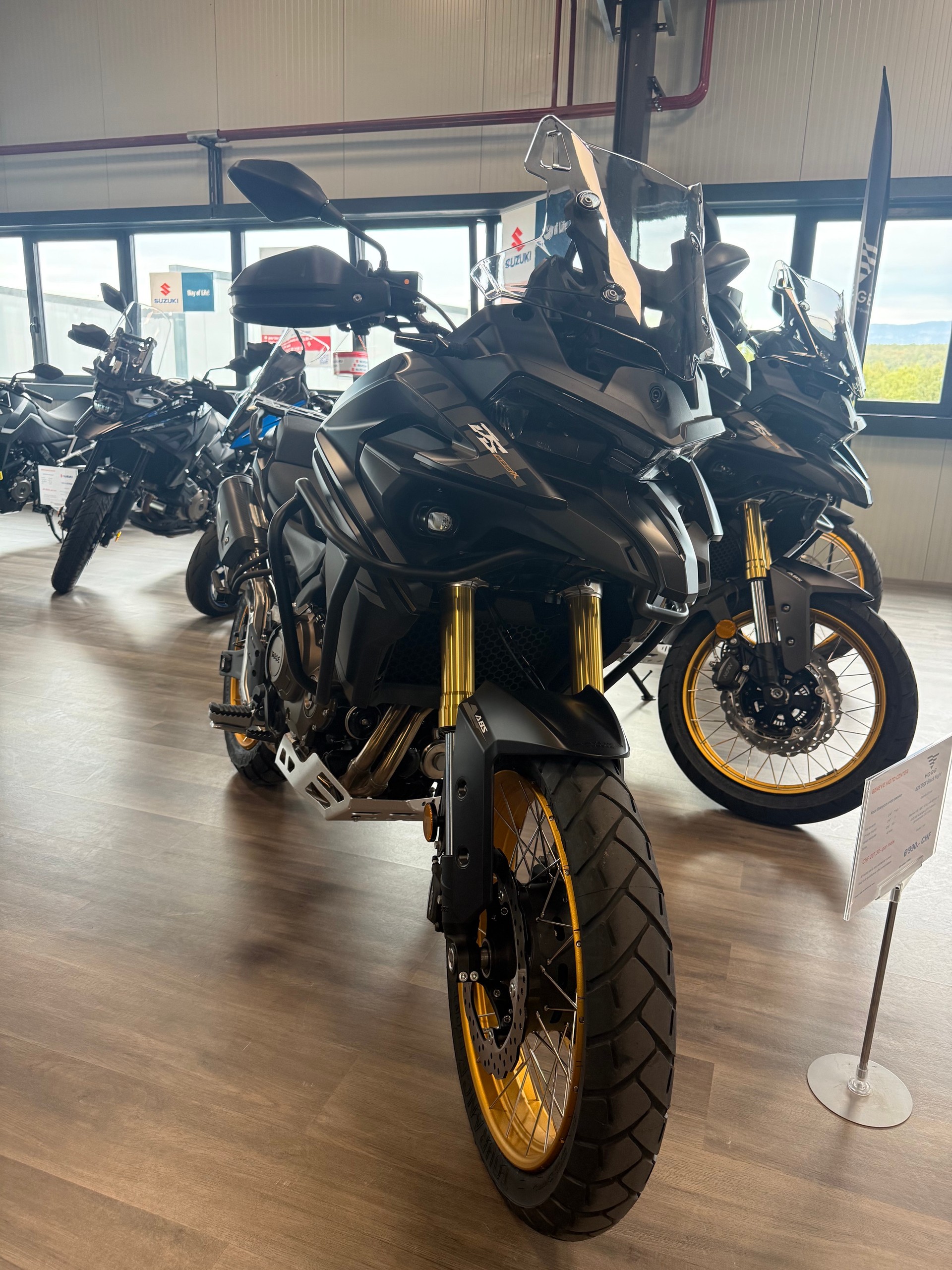 VOGE 625 DSX BLACK KNIGHT-showroom-element-1