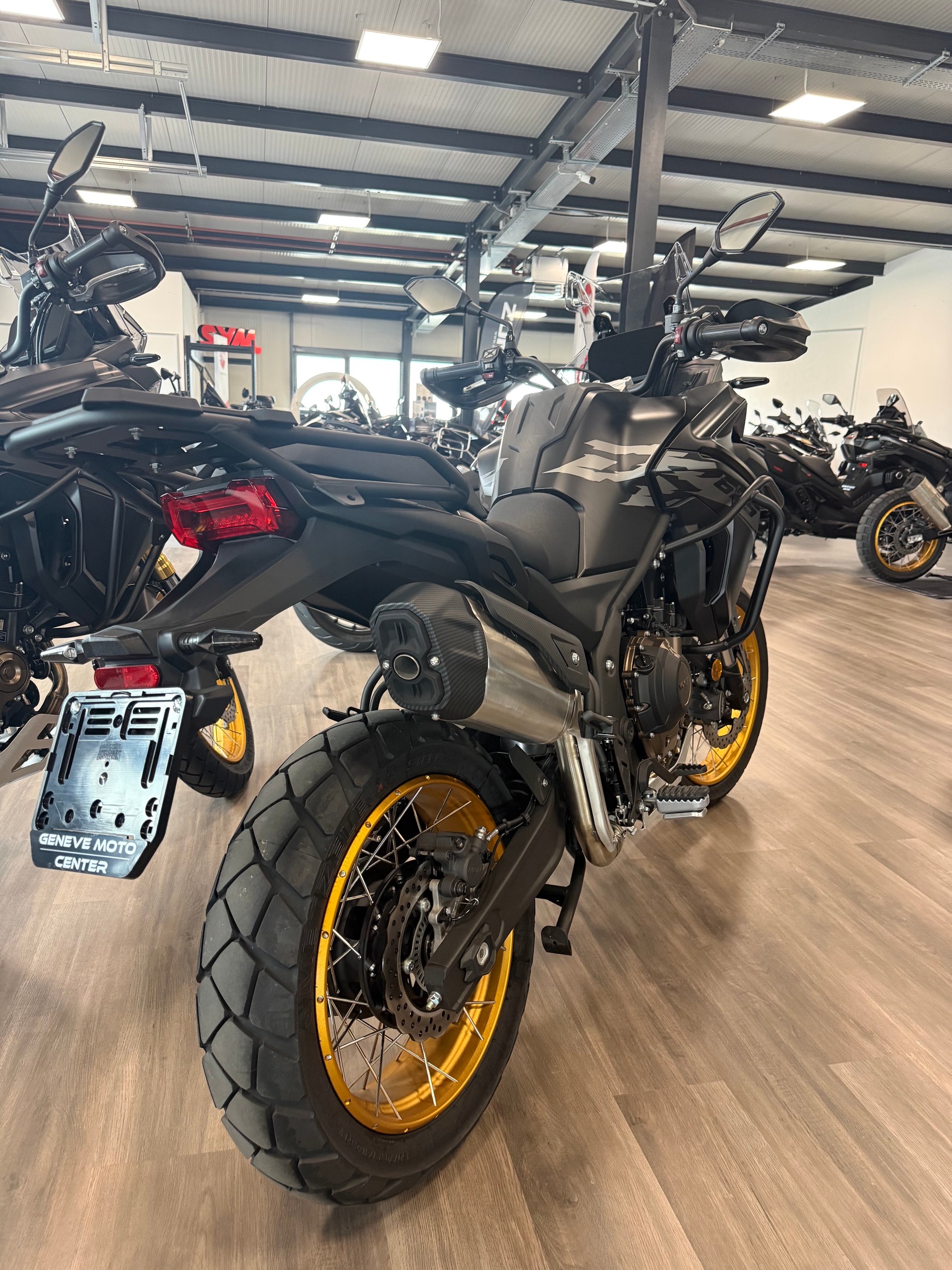 VOGE 625 DSX BLACK KNIGHT-showroom-element-3