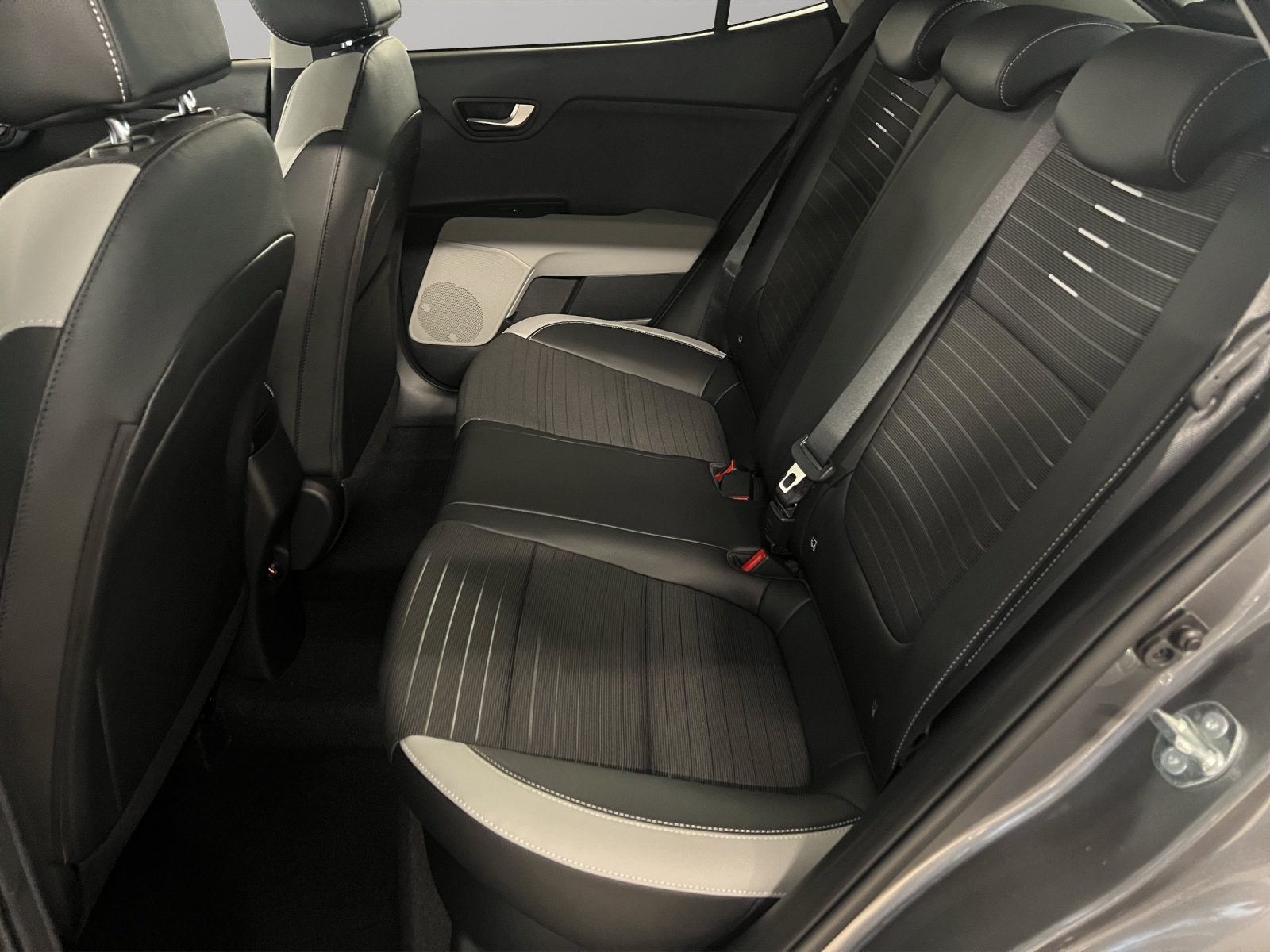 KIA Stonic 1.0 T Power Edition 30-image-10