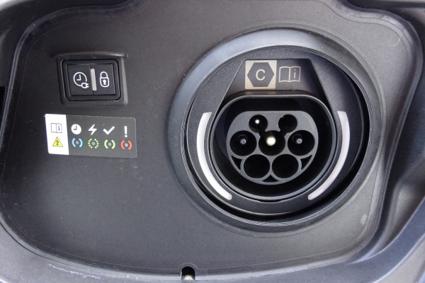 PEUGEOT 308 SW 1.6 PHEV 180 GT-image-5