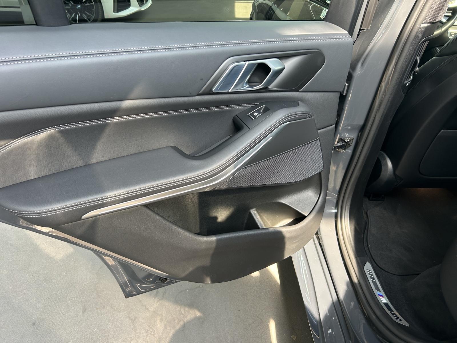 BMW X5 xDrive M50i-image-17