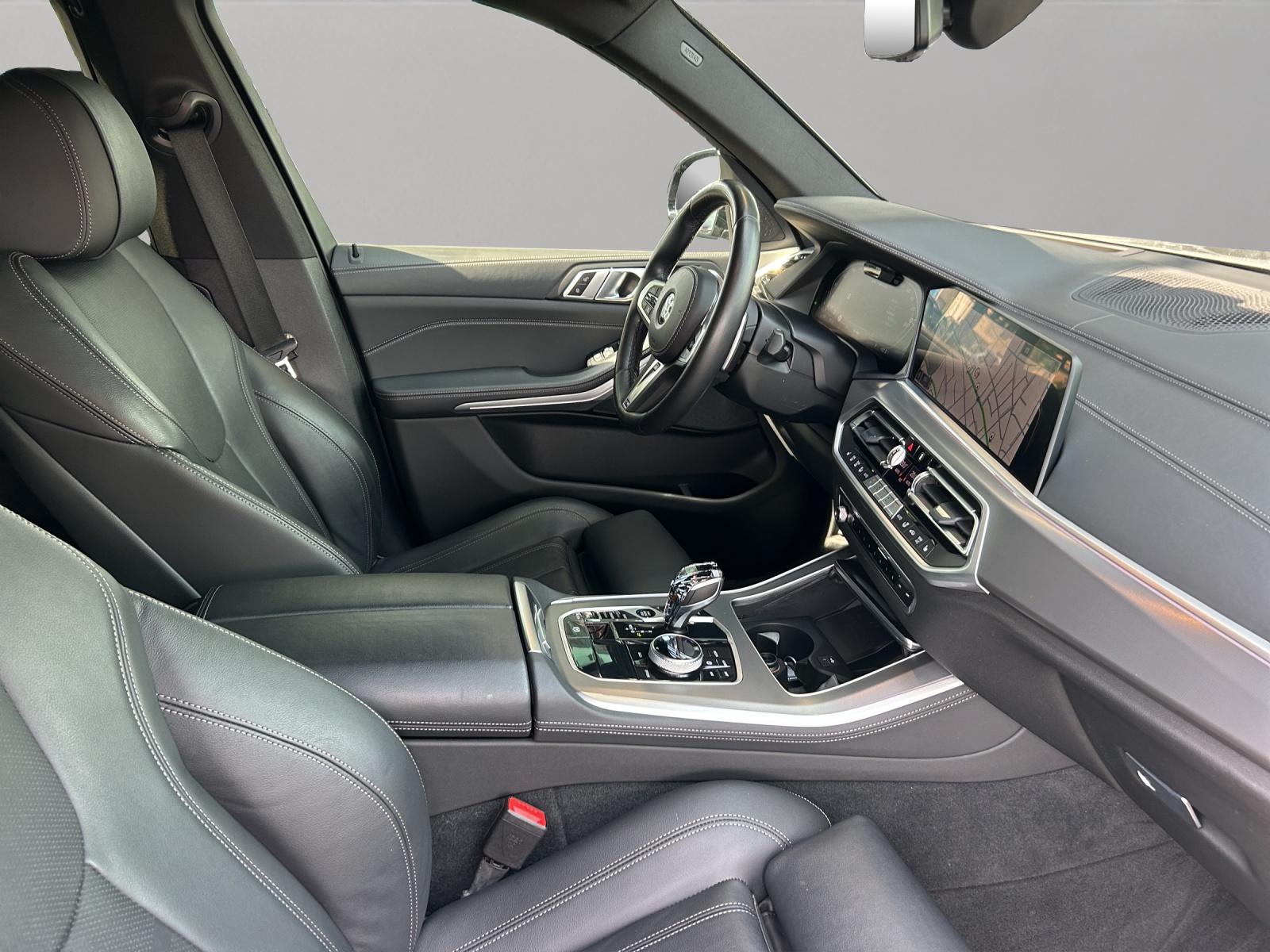BMW X5 xDrive M50i-image-11