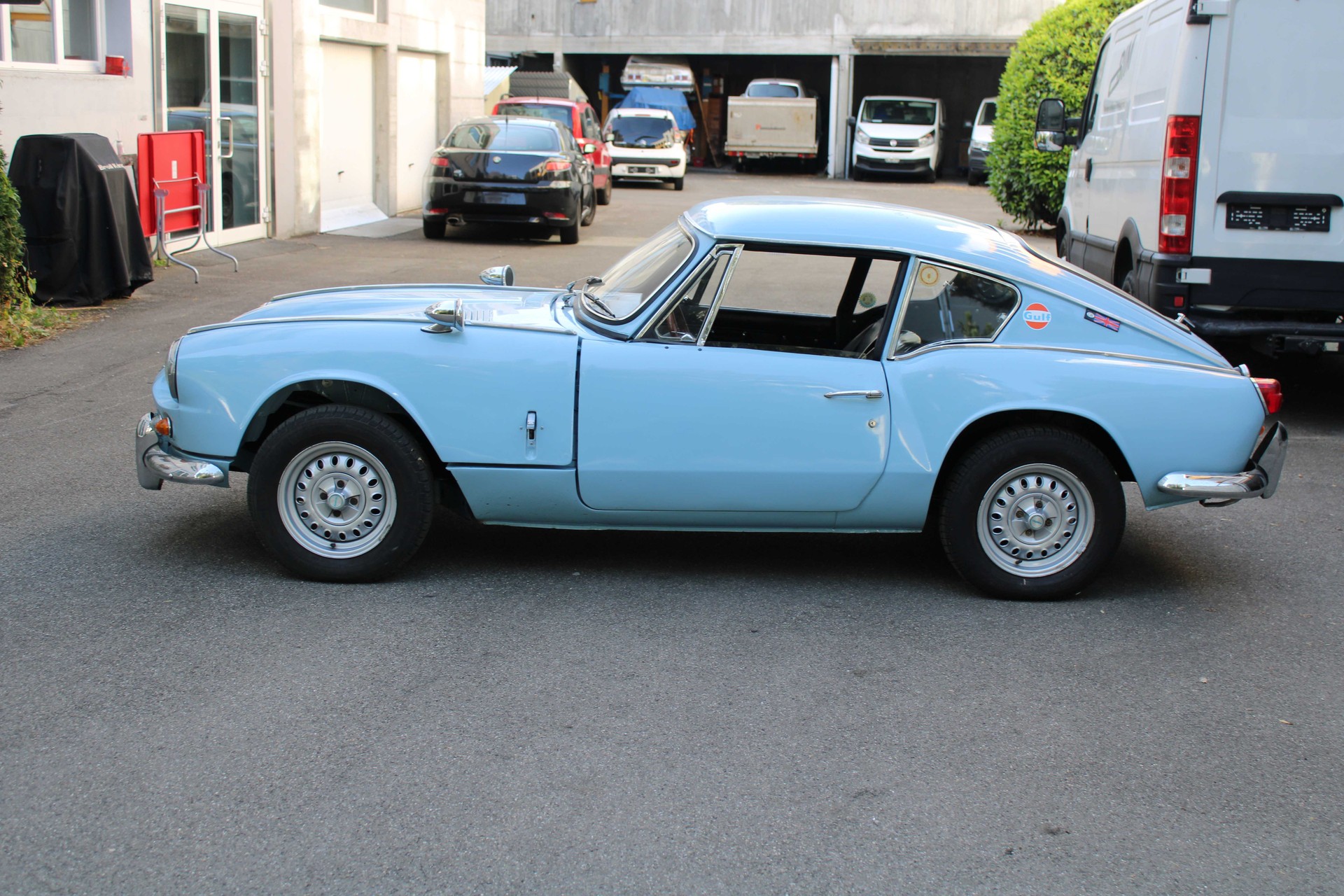 TRIUMPH GT6-image-2