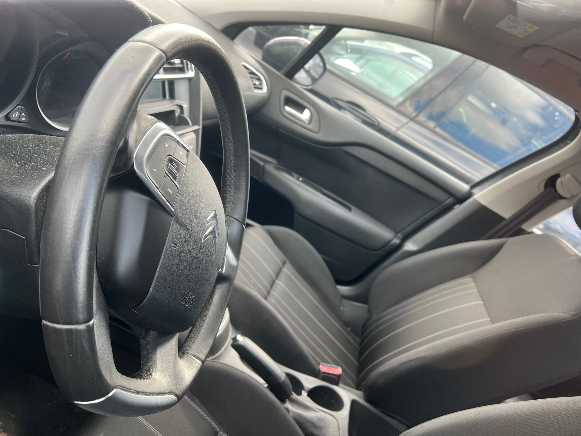 CITROEN C4 1.4 VTi Live Edition-image-4