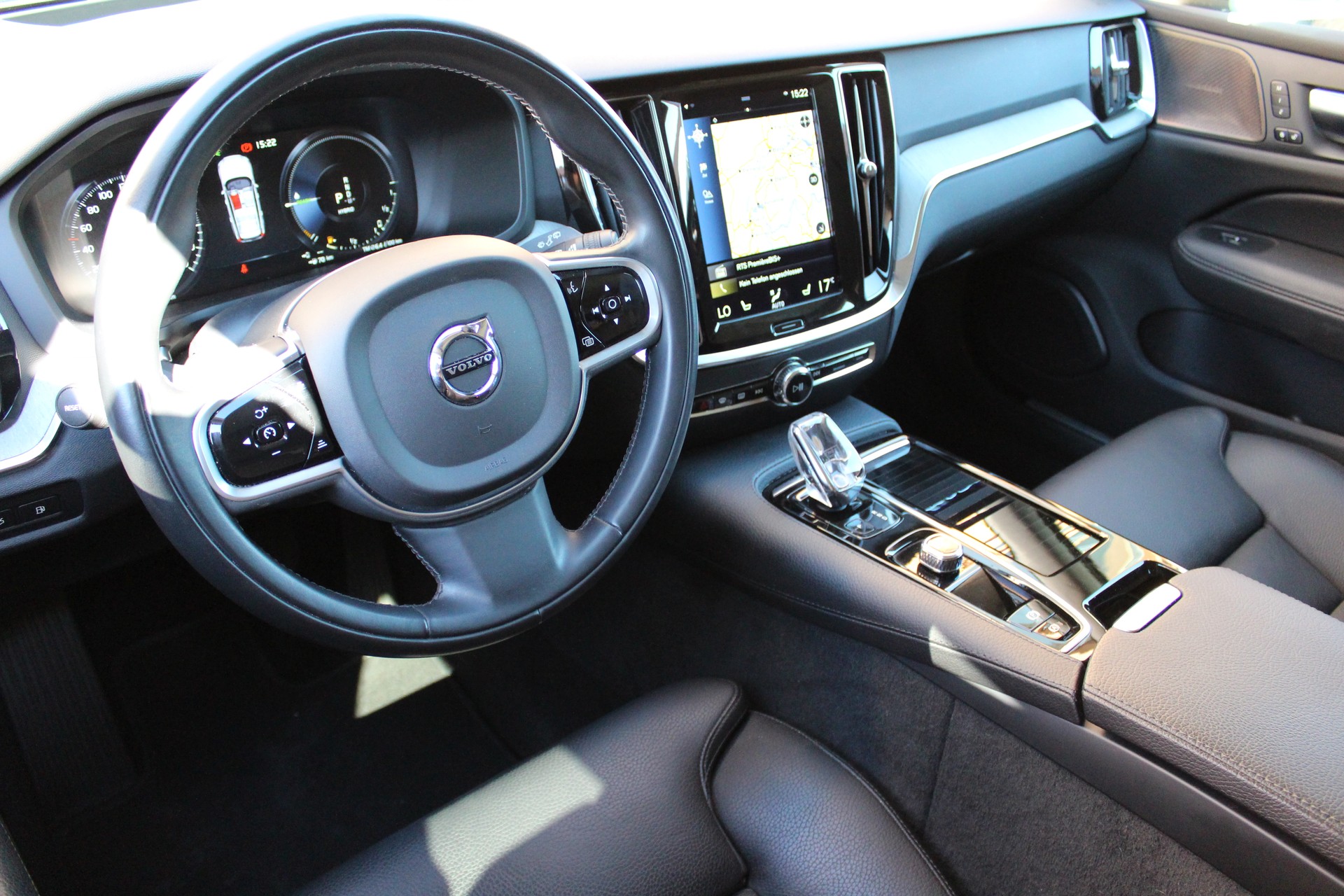 VOLVO V60 T6 eAWD Twin Engine Inscription Expression Geartronic - "Harman Kardon * Sièges Elec. Mém. * Head-Up Displ * Service Volvo"-image-7