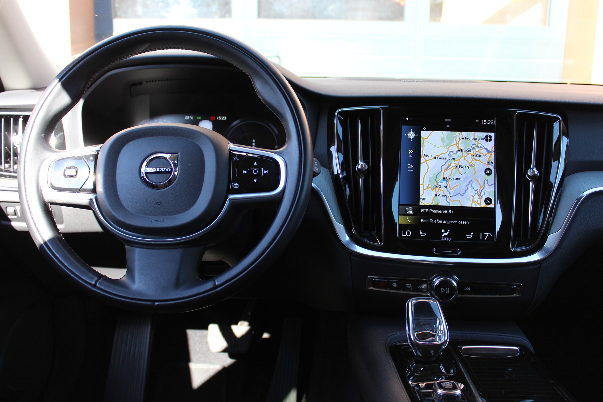 VOLVO V60 T6 eAWD Twin Engine Inscription Expression Geartronic - "Harman Kardon * Sièges Elec. Mém. * Head-Up Displ * Service Volvo"-image-8