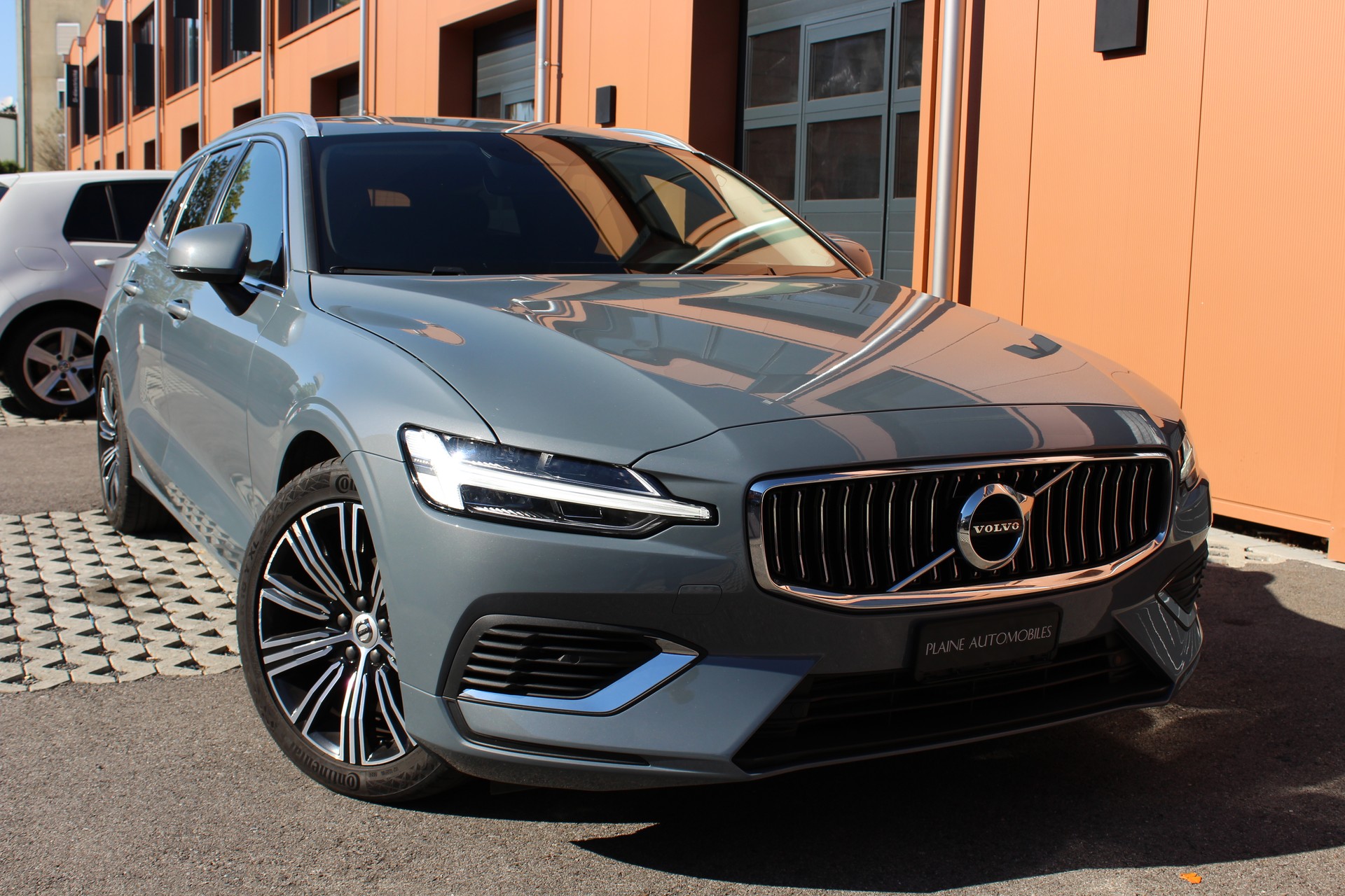 VOLVO V60 T6 eAWD Twin Engine Inscription Expression Geartronic - "Harman Kardon * Sièges Elec. Mém. * Head-Up Displ * Service Volvo"-image-2
