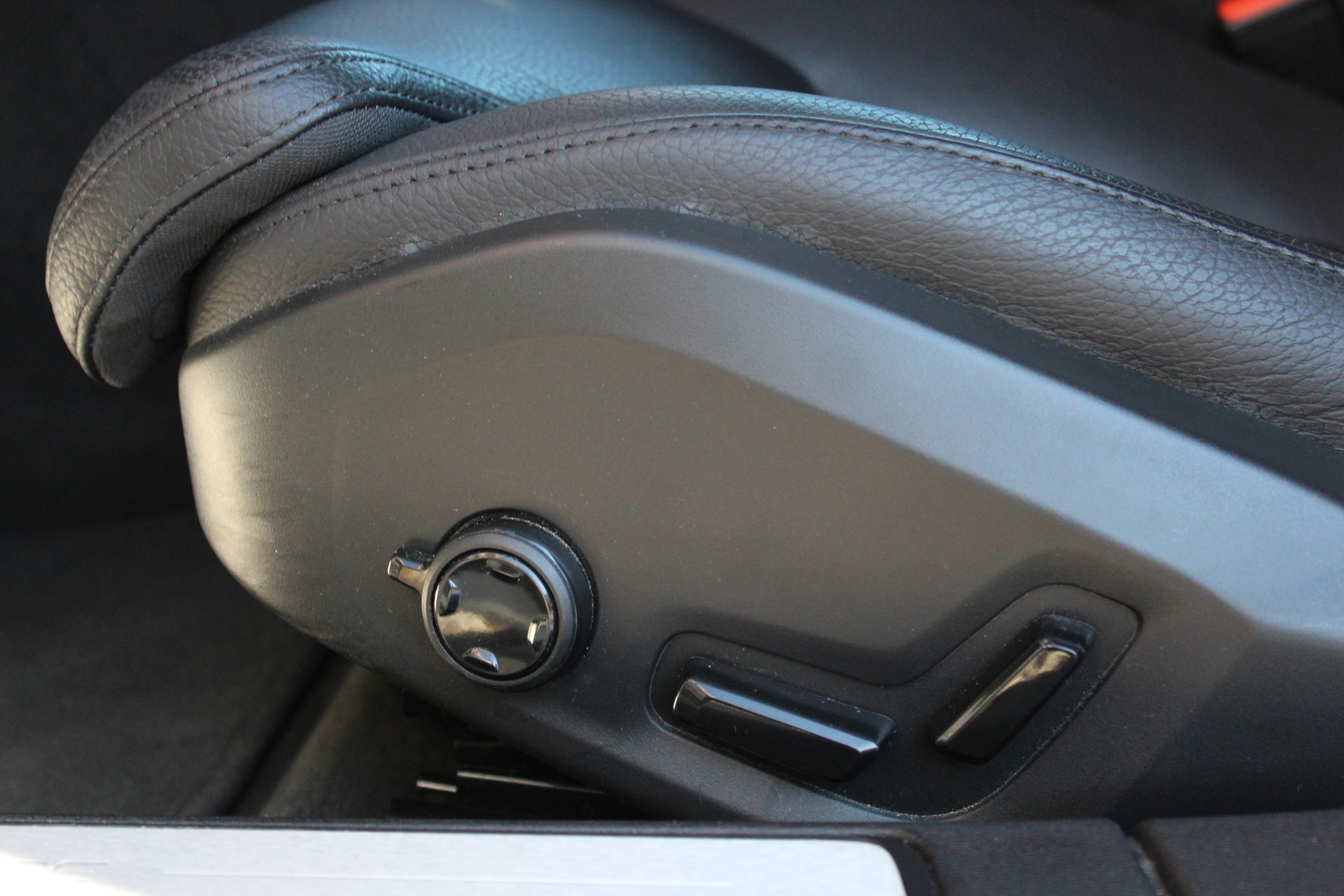VOLVO V60 T6 eAWD Twin Engine Inscription Expression Geartronic - "Harman Kardon * Sièges Elec. Mém. * Head-Up Displ * Service Volvo"-image-18