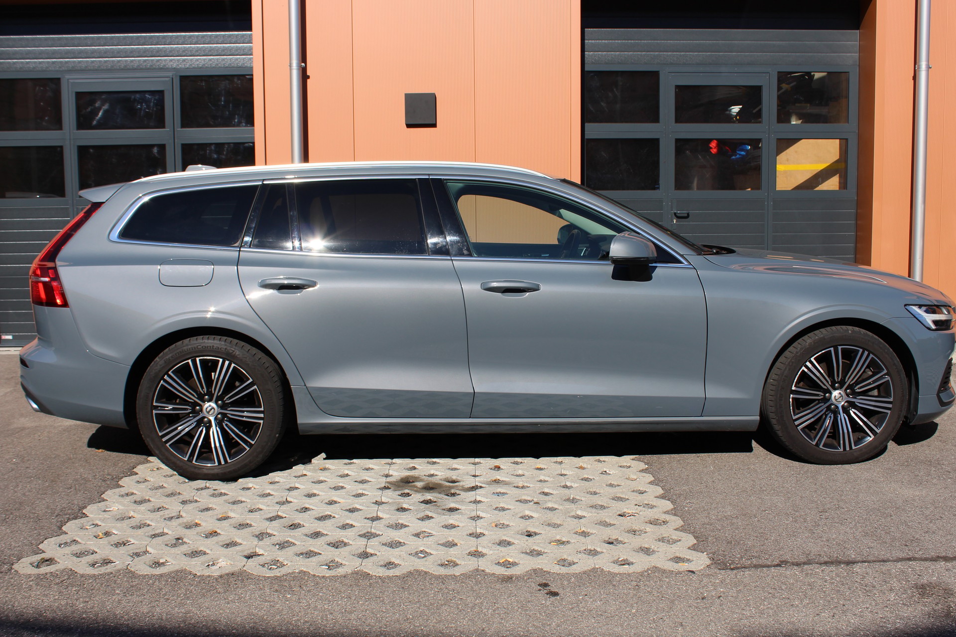 VOLVO V60 T6 eAWD Twin Engine Inscription Expression Geartronic - "Harman Kardon * Sièges Elec. Mém. * Head-Up Displ * Service Volvo"-image-3