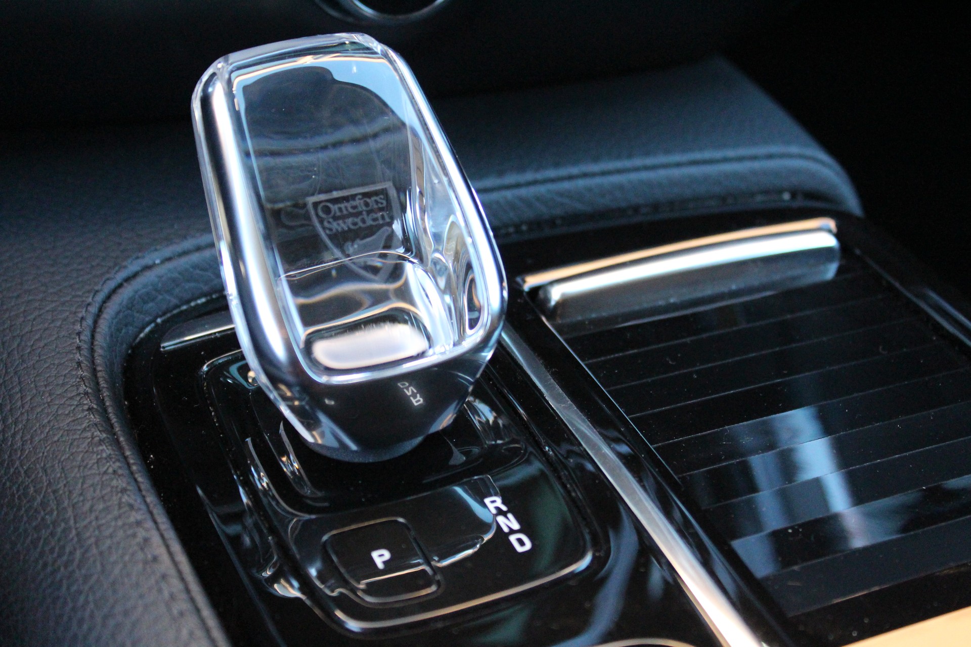 VOLVO V60 T6 eAWD Twin Engine Inscription Expression Geartronic - "Harman Kardon * Sièges Elec. Mém. * Head-Up Displ * Service Volvo"-image-12