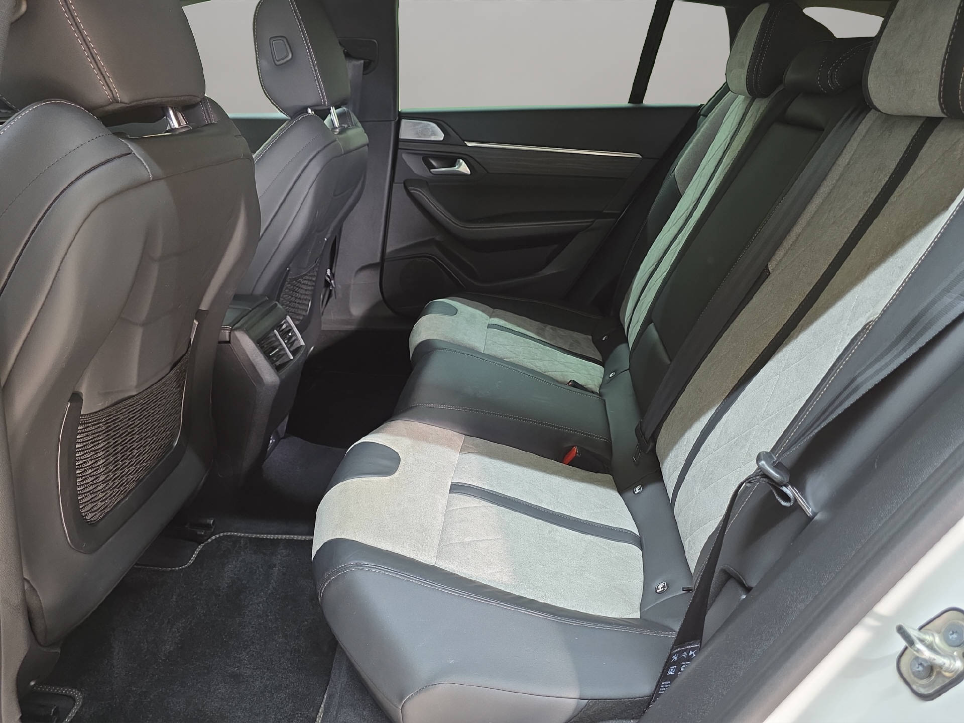 PEUGEOT 508 SW 1.6 Plug-in Hybrid GT-image-8
