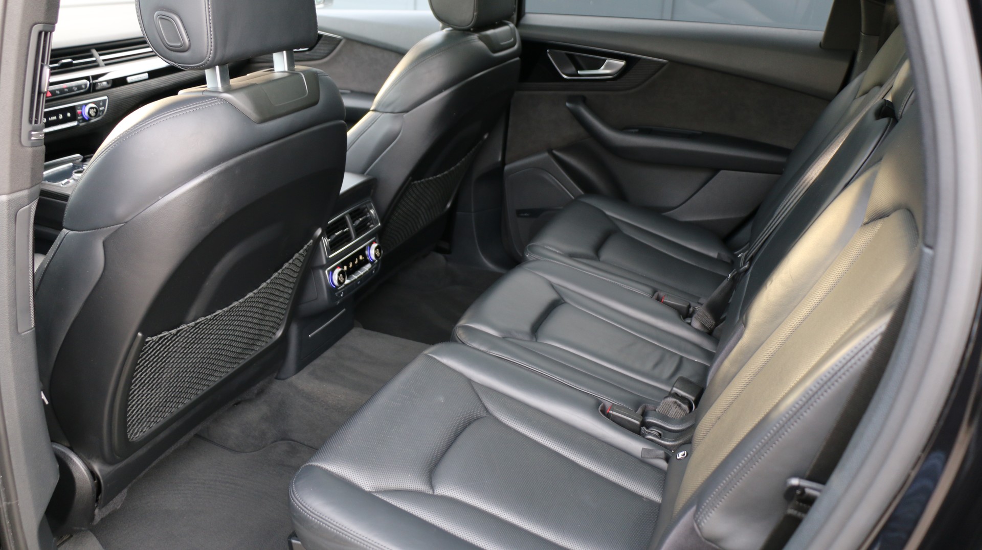 AUDI SQ7 4.0 TDI quattro-image-18