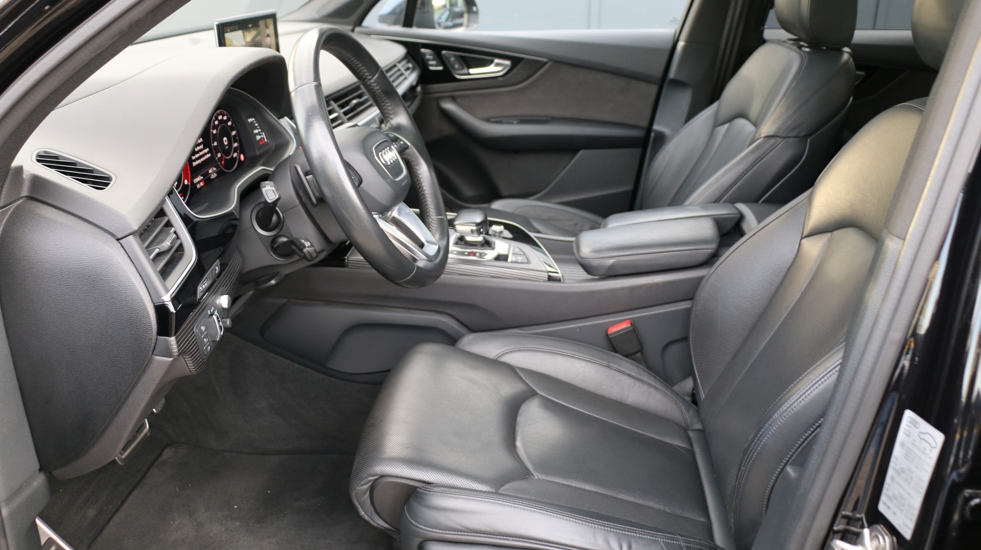 AUDI SQ7 4.0 TDI quattro-image-13