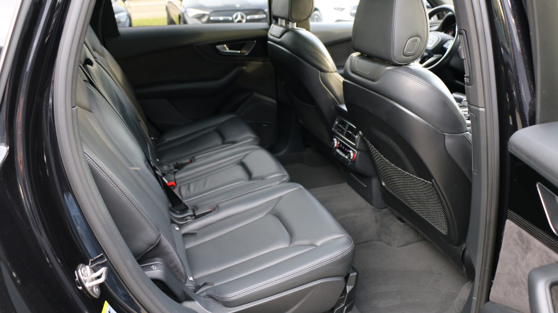AUDI SQ7 4.0 TDI quattro-image-21