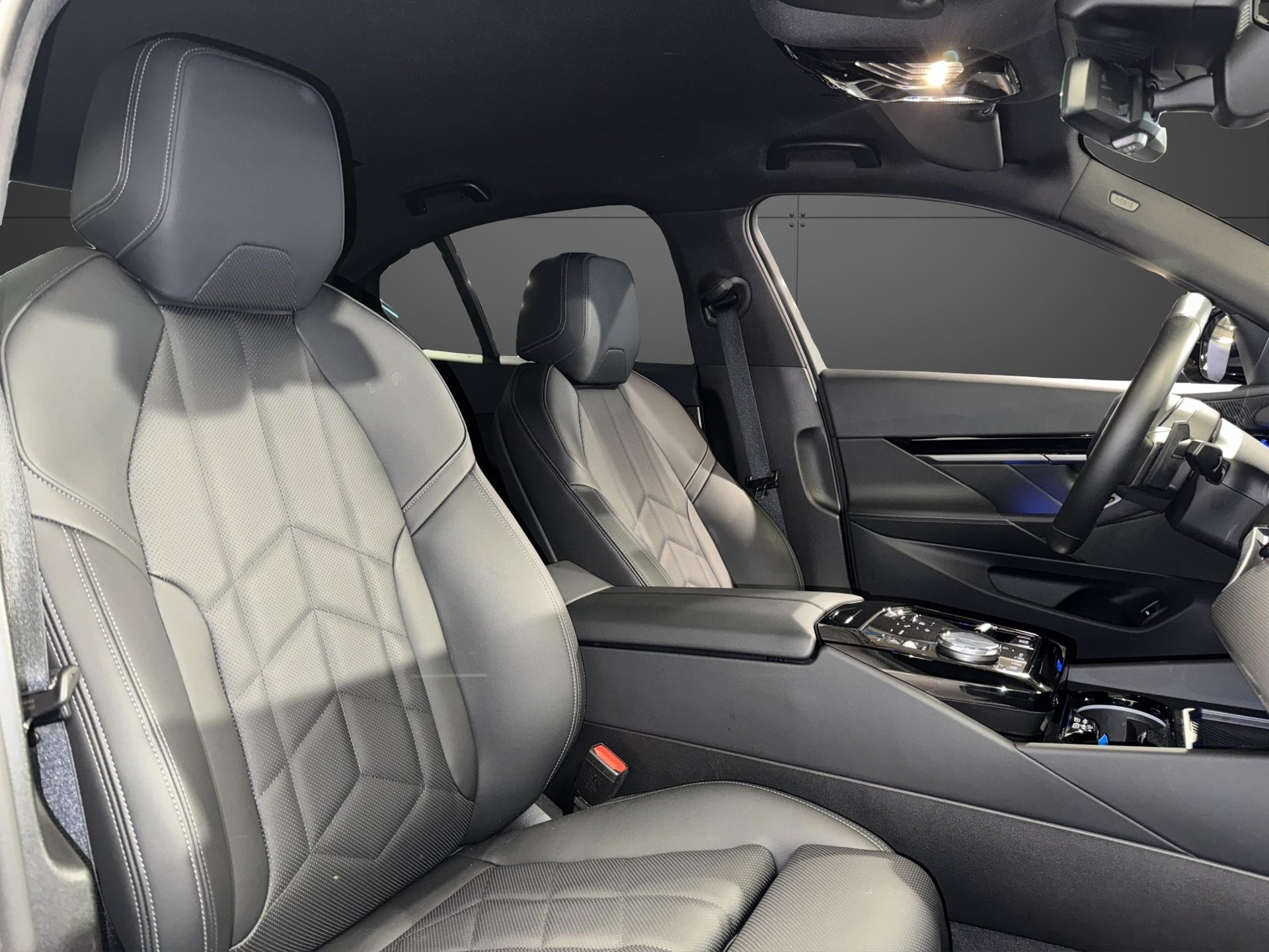 BMW 520d xDrive M Sport-image-16