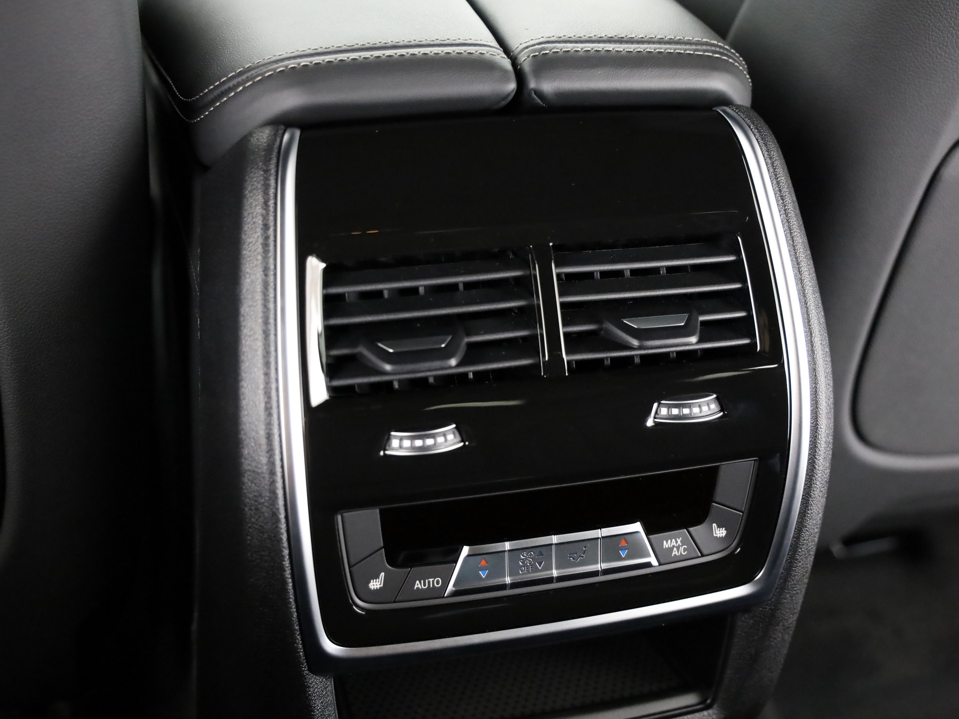 BMW X6 xDrive M60i M Sport Pro-image-16