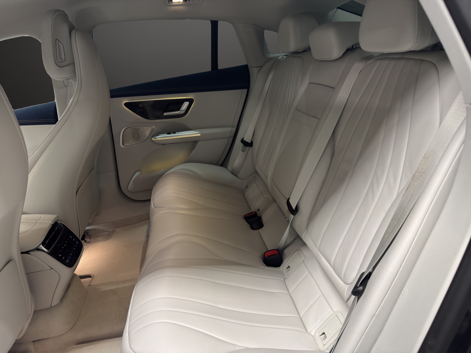 MERCEDES-BENZ EQE 350 4 Matic-image-11