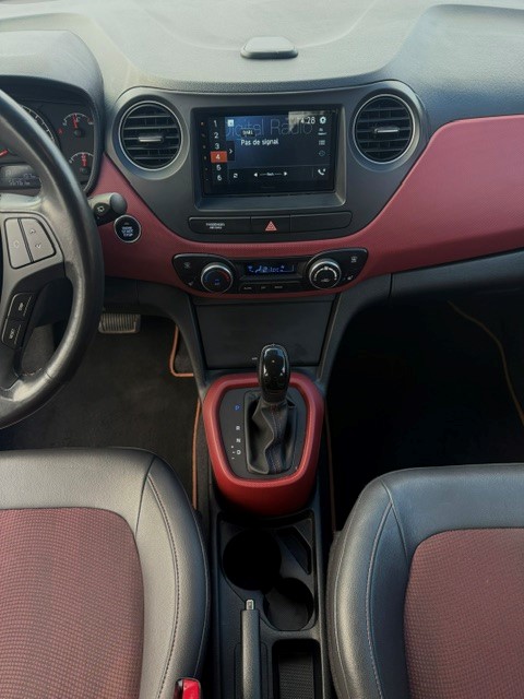 HYUNDAI i10 1.2 Amplia Automatic-image-9