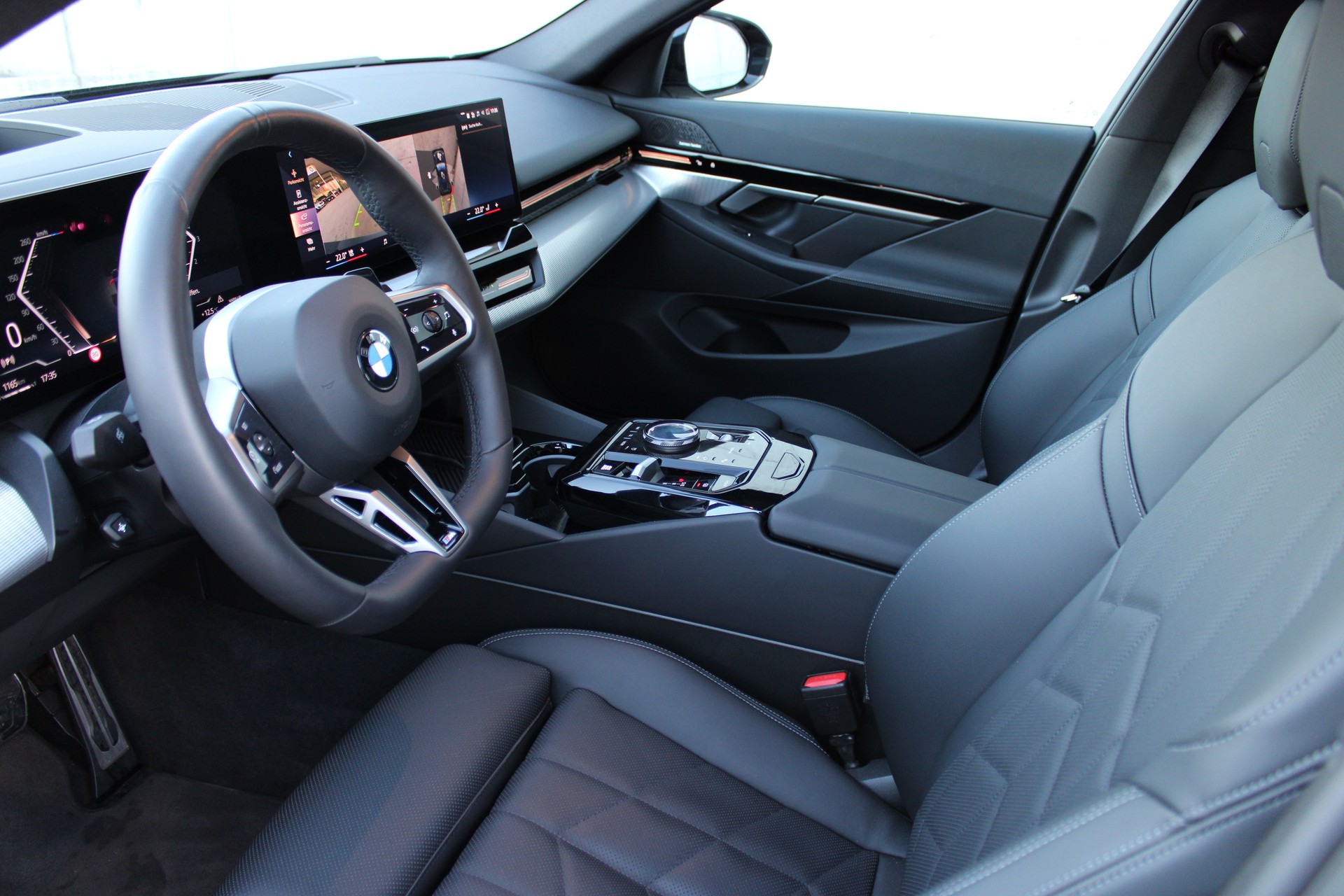 BMW 520d xDrive Touring M Sport-image-7